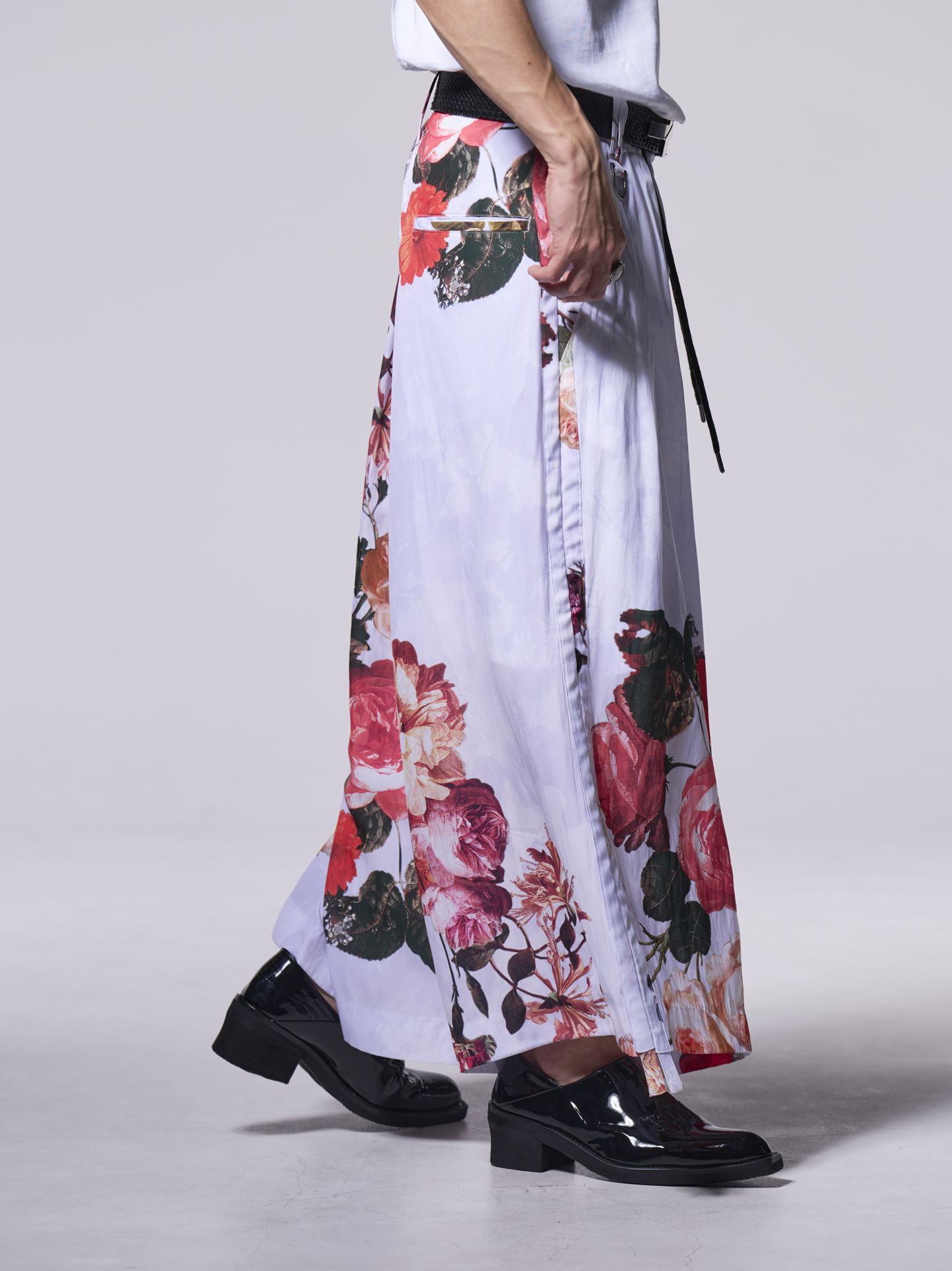 《予約品》 SharringWideTuckSlacks / ワイドタックスラックス / ホワイト・フローラ柄