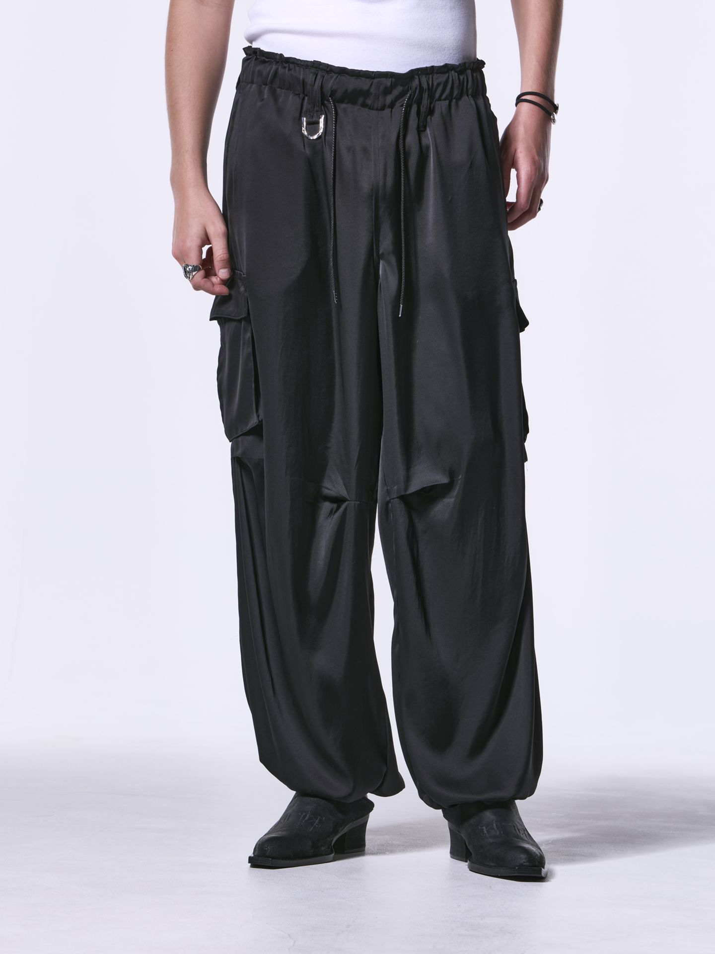 《予約品》 WideCargoPants / サテンワイドカーゴパンツ / ブラック