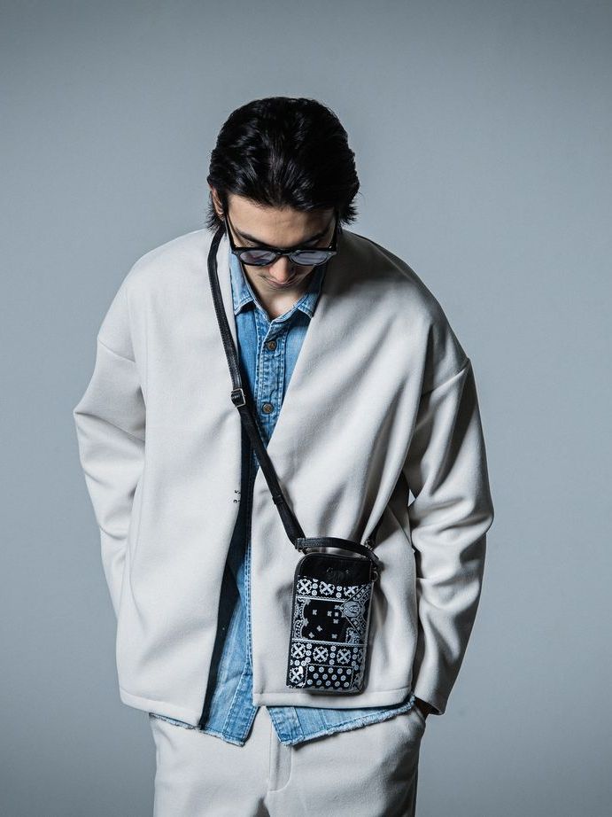 《予約品》 vermilion×RESOUND PVC Mobile pouch / ウォレットショルダーバッグ / ブラック