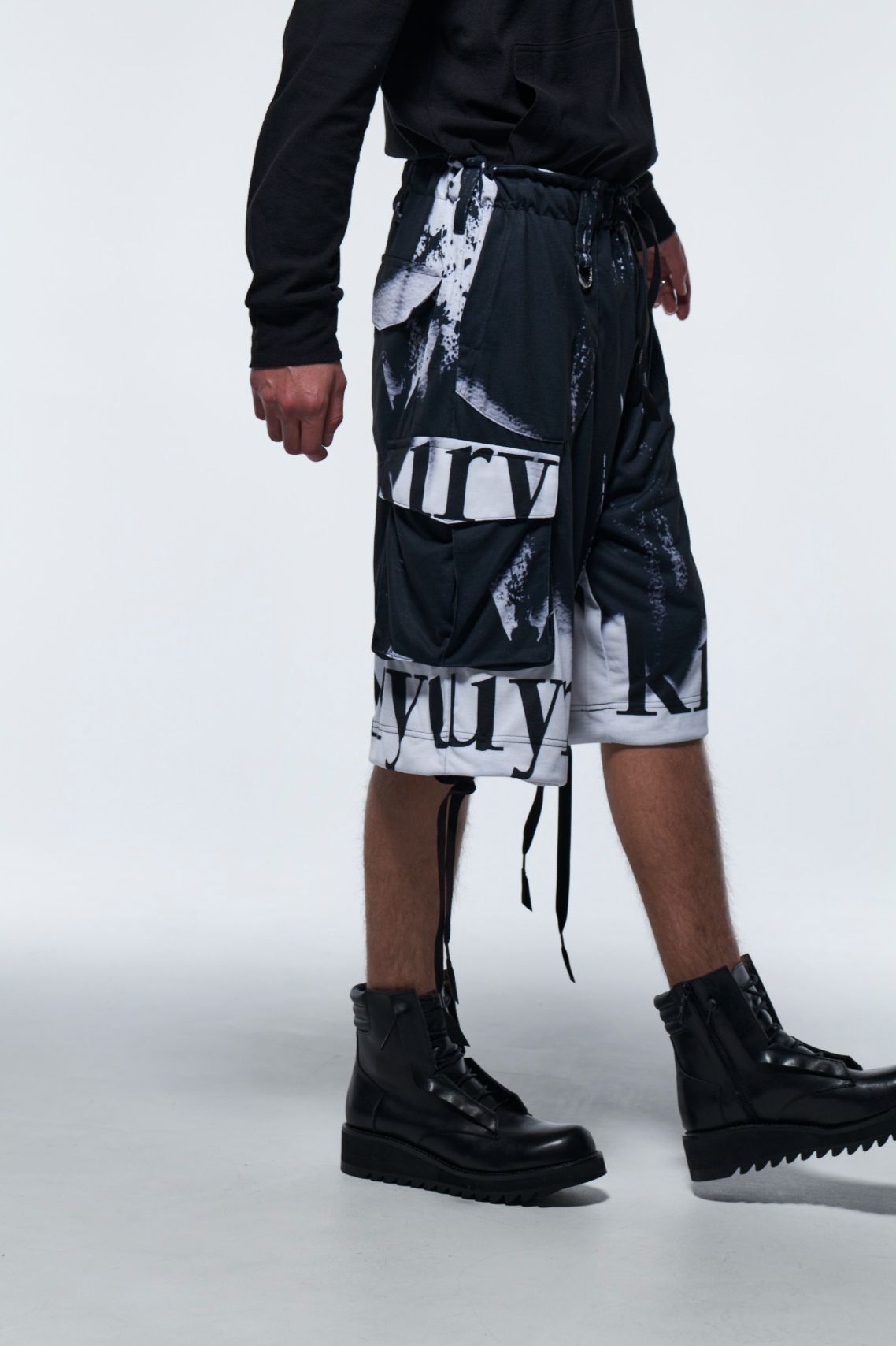 《予約品》 FlareShortCargoPants / ブラック＆ホワイト 【kiryuyrik】 2023年2月以降入荷予定