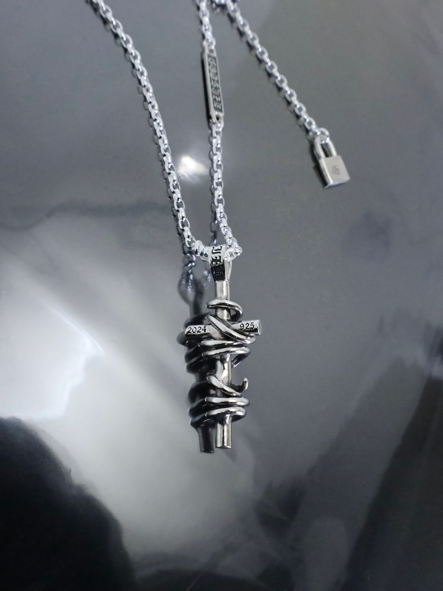 《受注生産》 THORNY CROSS #1 NECKLACE with GODSIZE® I.D. TAG / ソーニークロス#1ネックレス ゴッドサイズ® I.D.タグ / 注文から4週間~後入荷予定