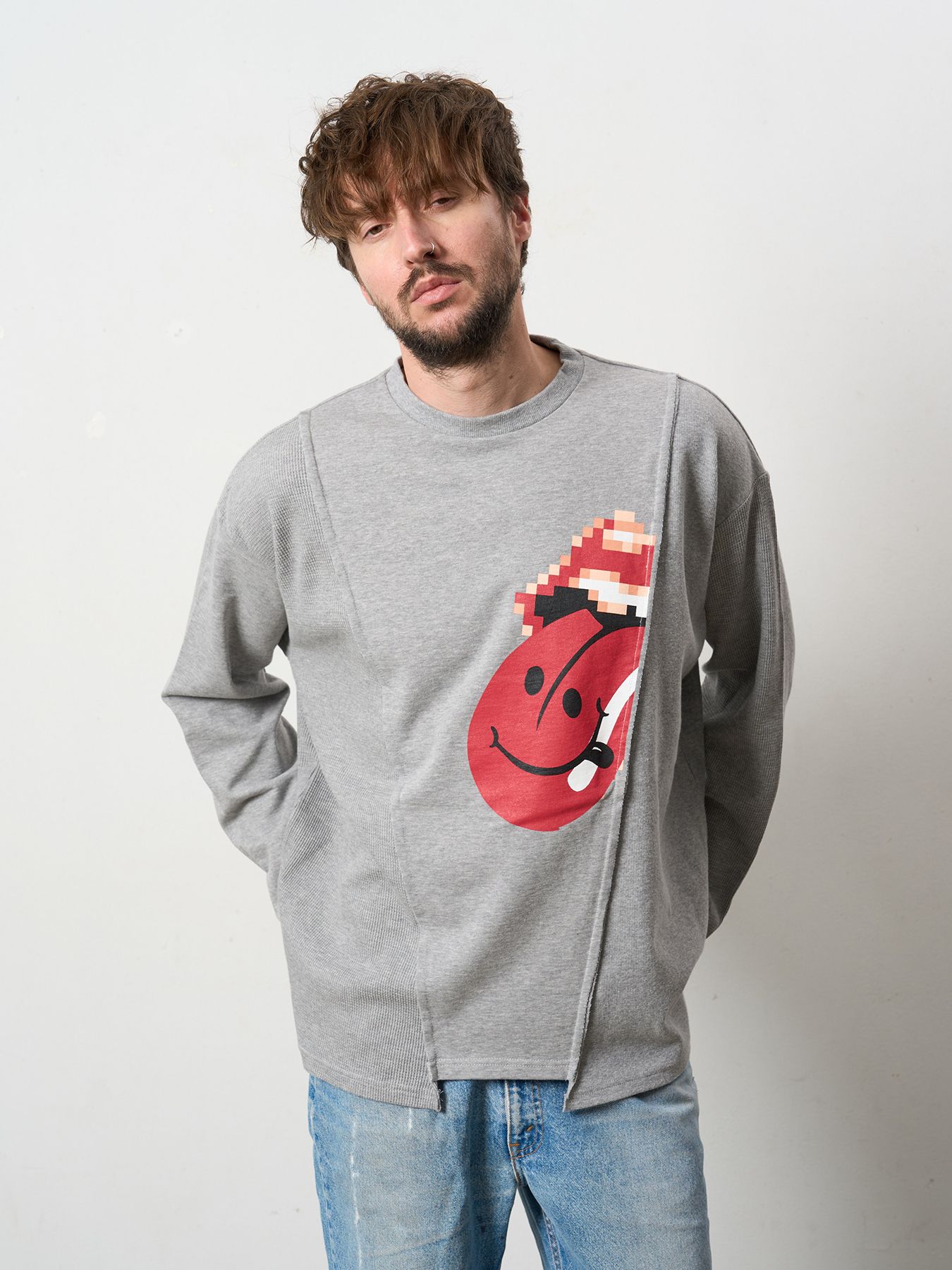 【予約品 5月8日(木) AM10時 締切】 3MIXレイヤードカットオフ モザイクプリント LS ワイドシルエットTシャツ / M.グレー