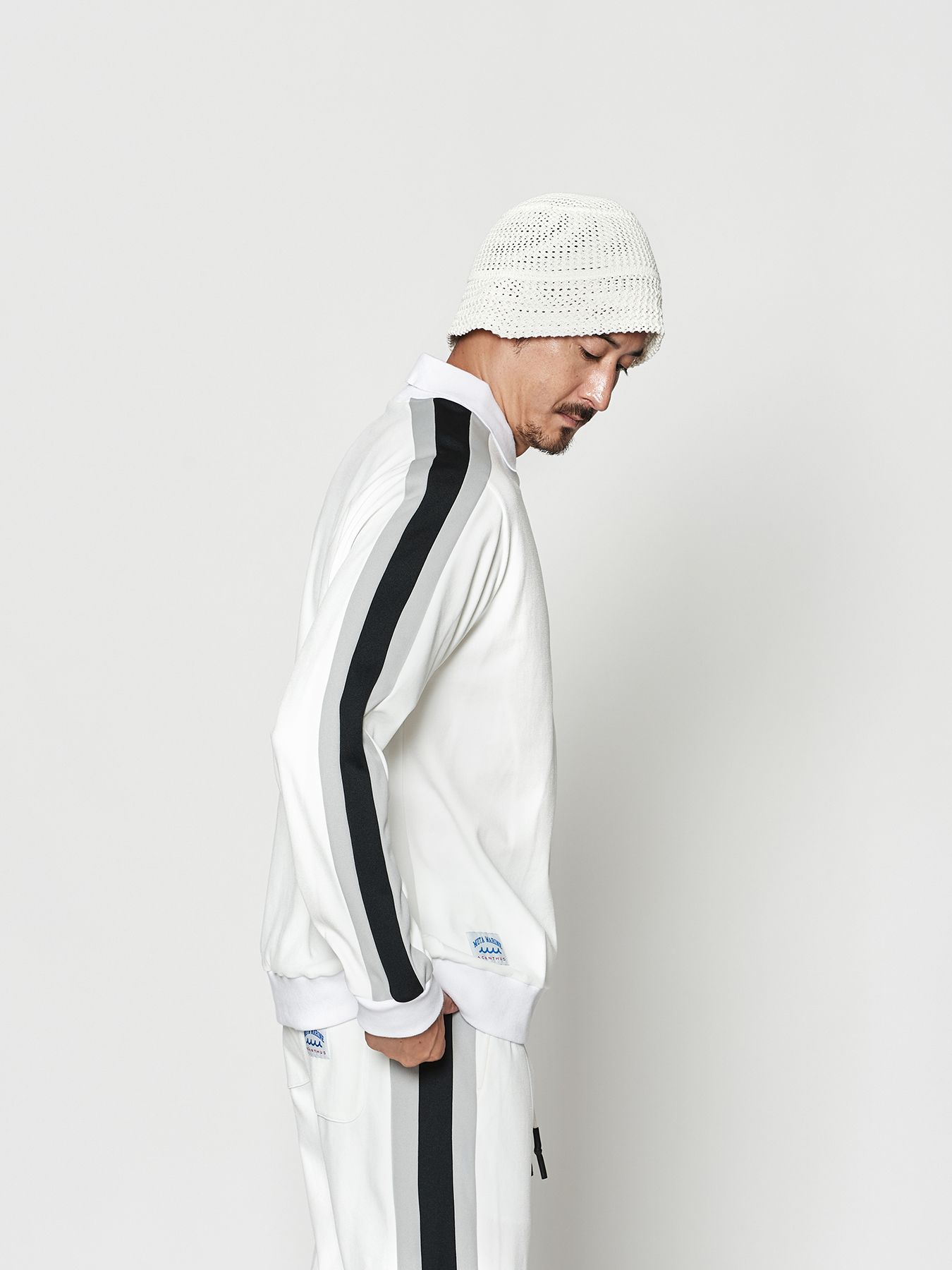 【予約品 10月9日(木) 締切】muta Polo Crewneck / 衿付スウェット / ホワイト【Acanthus × muta MARINE】