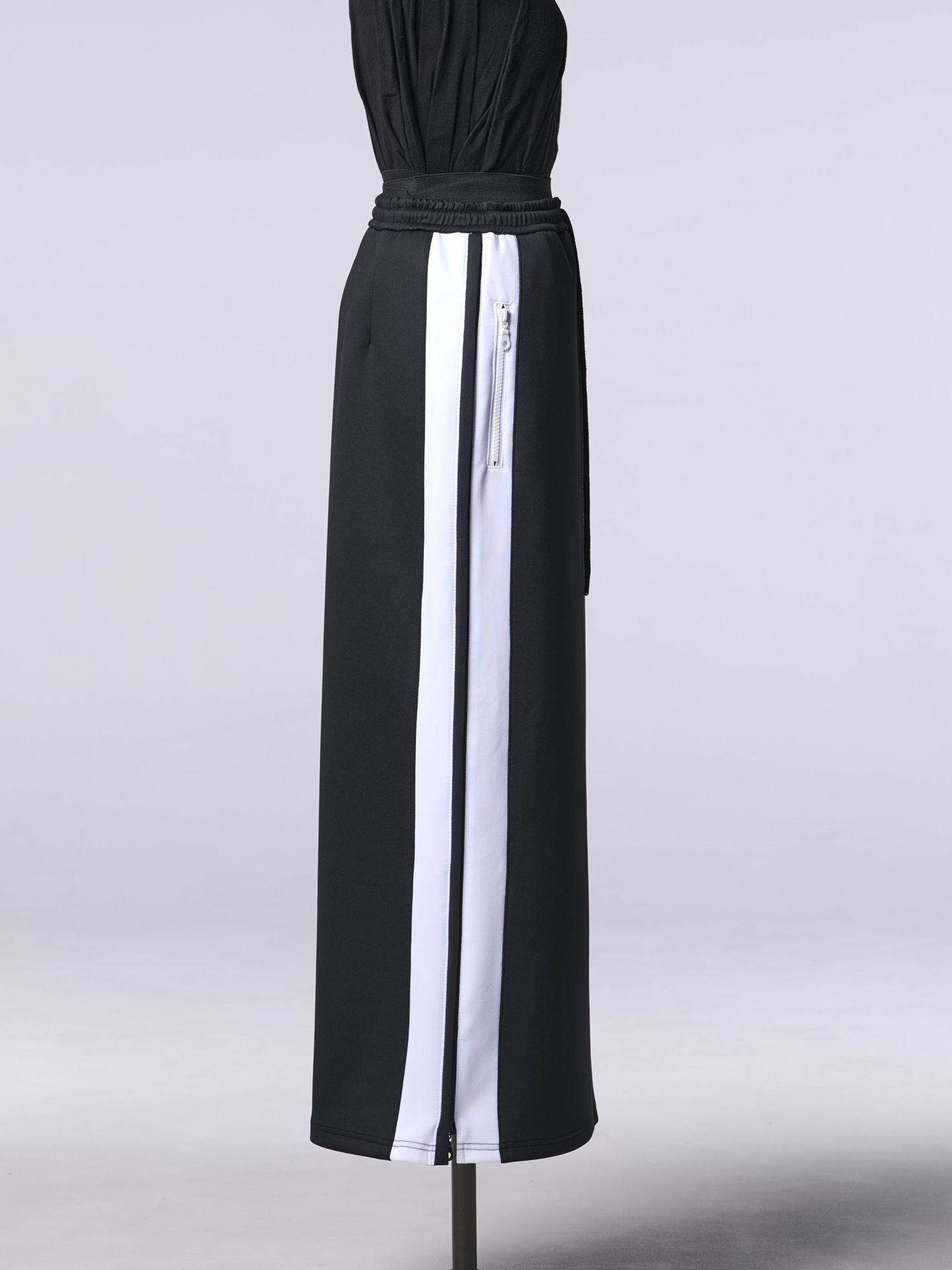 《予約品5月20日締》 SideZippSkirt / スリットスカート / ブラック・ホワイト
