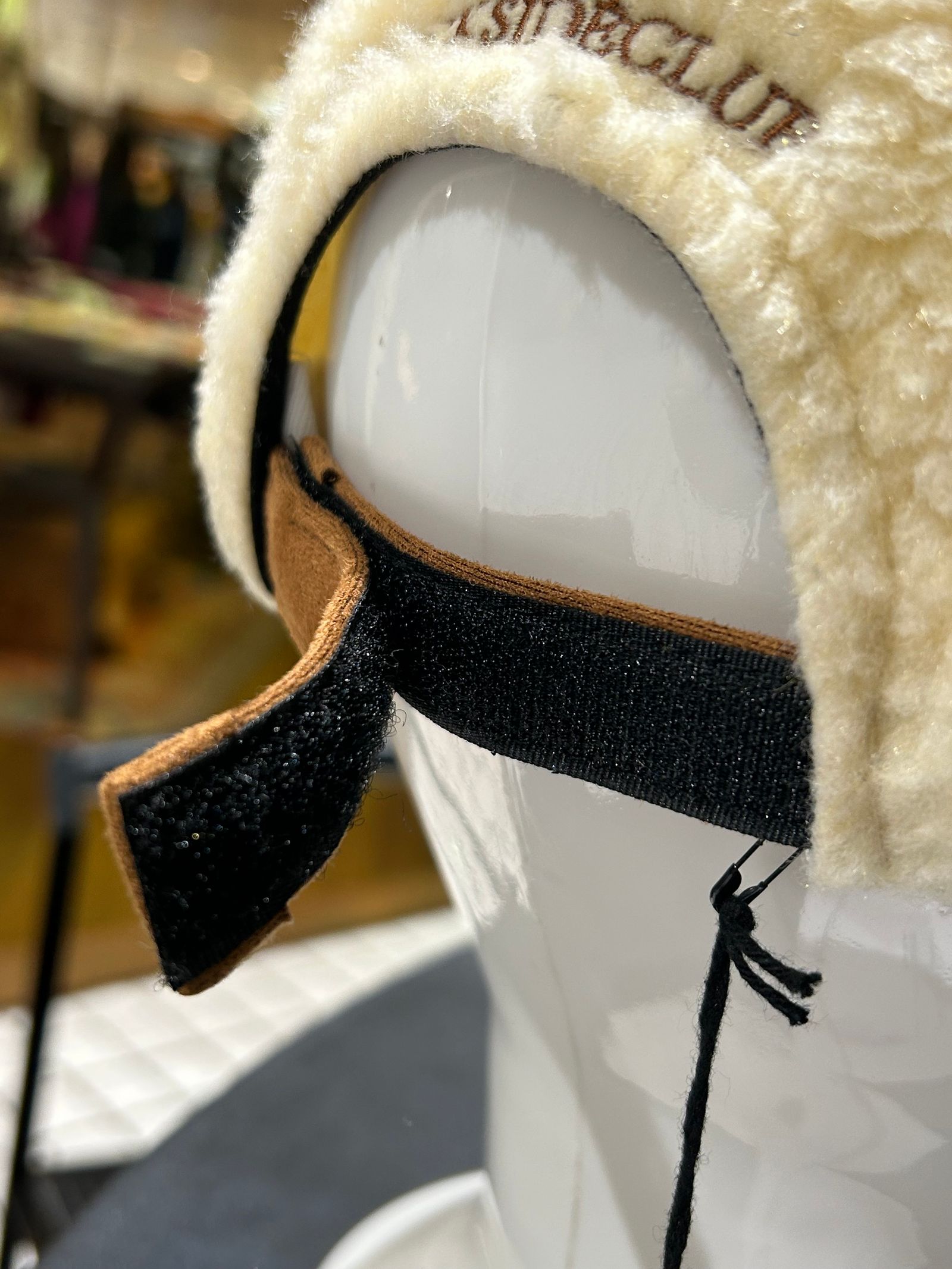 ムートンファー刺繍入りBB CAP ベージュホワイト×キャメル【 backside club 】バックサイドクラブ