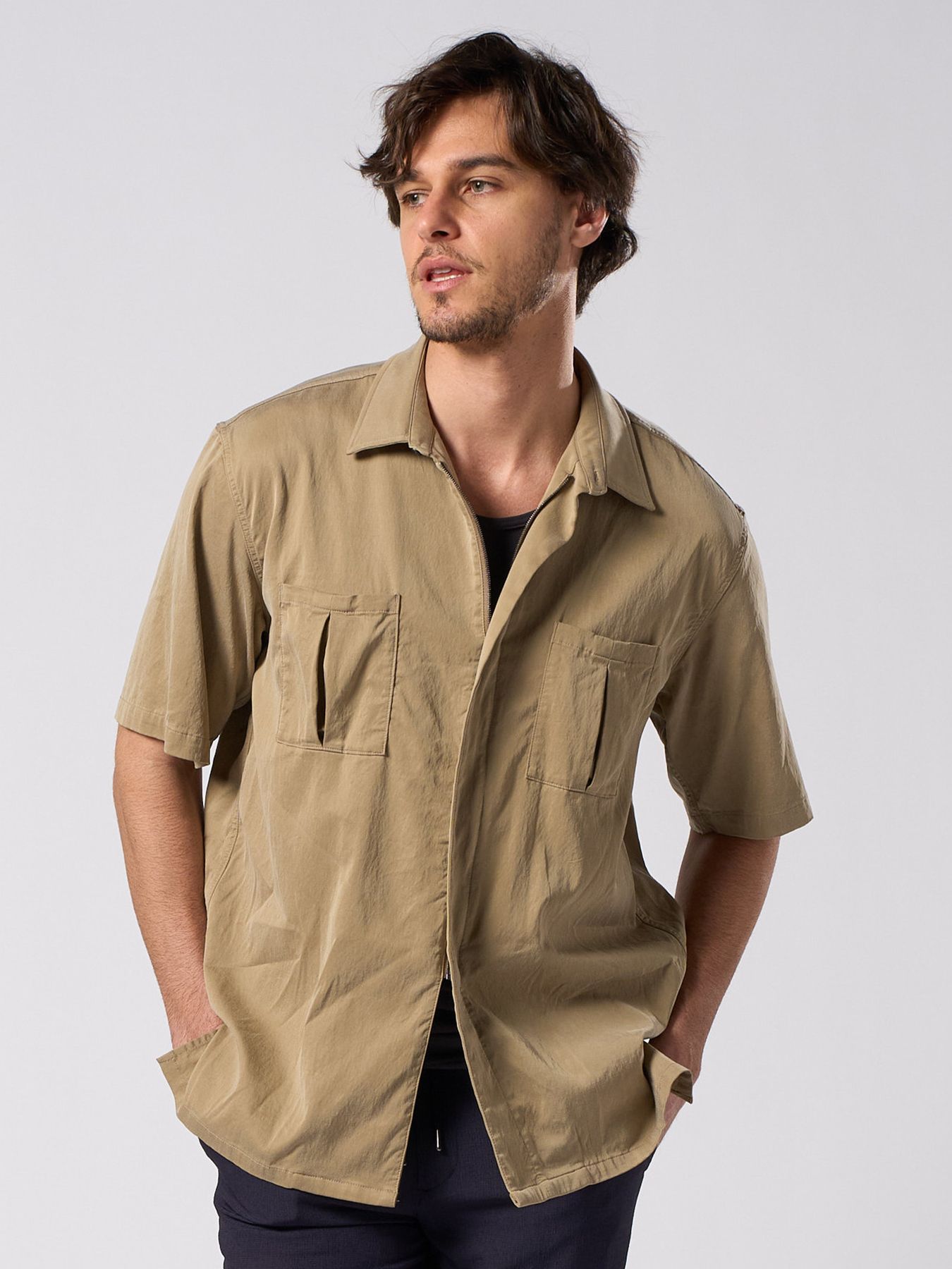 【予約品 1月25日(日) 締切】front-zip shirt H/S / フロントジップ ハーフスリーブシャツ / ダルベージュ