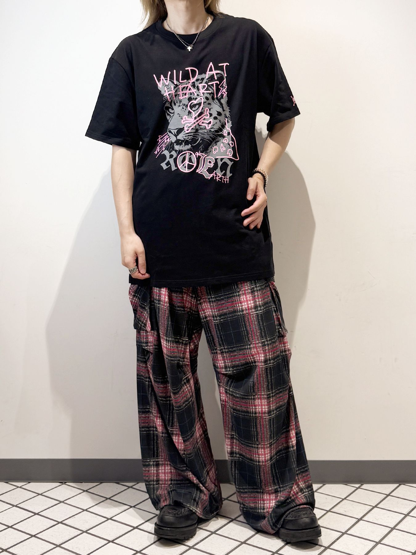WILD HEART GRAPHIC T / 半袖Tシャツ / ブラック【Roen】