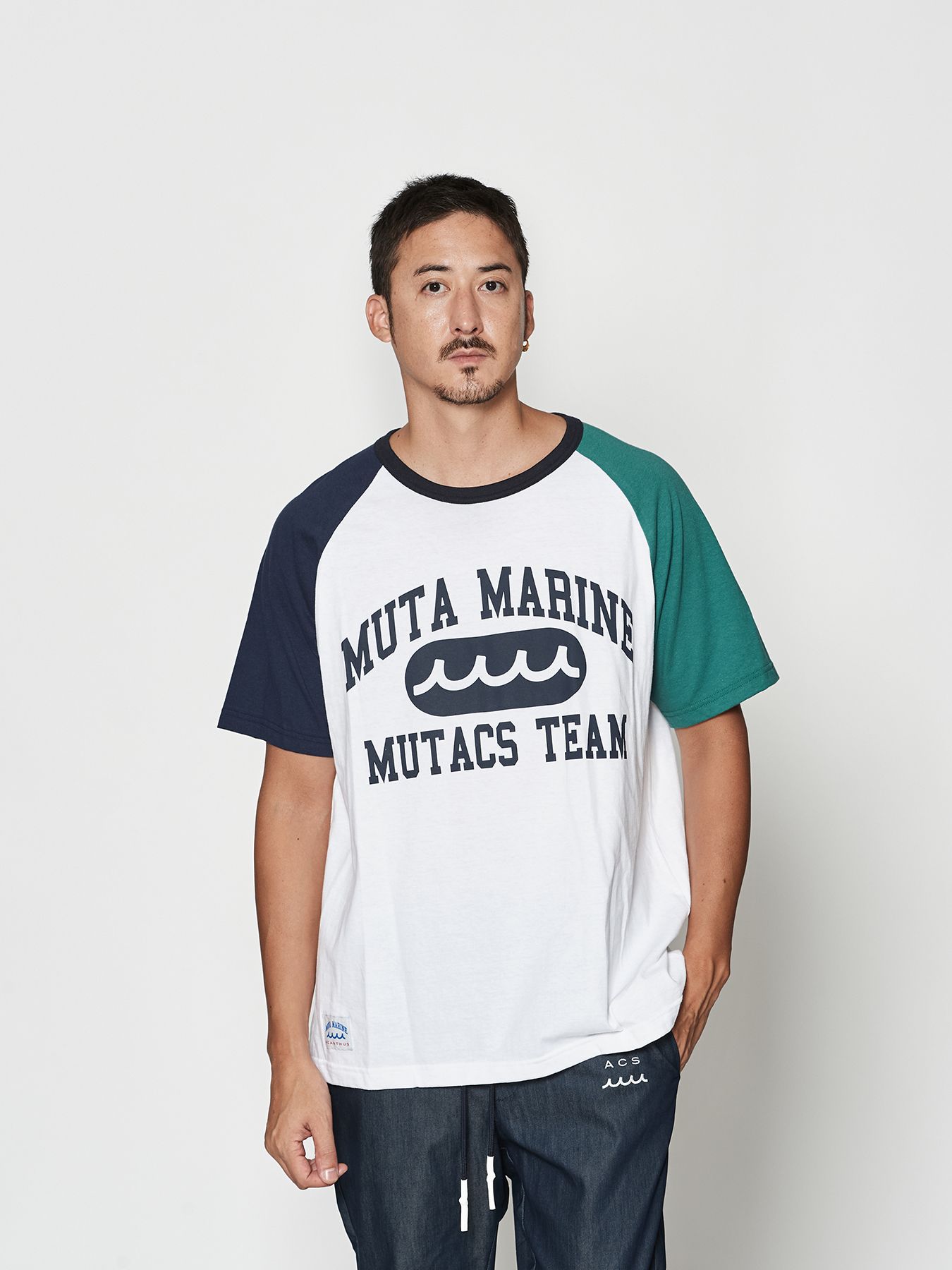 【予約品 10月9日(木) 締切】muta College Logo Raglan Sleeves Tee / ラグランTシャツ / ホワイト×グリーン【Acanthus × muta MARINE】