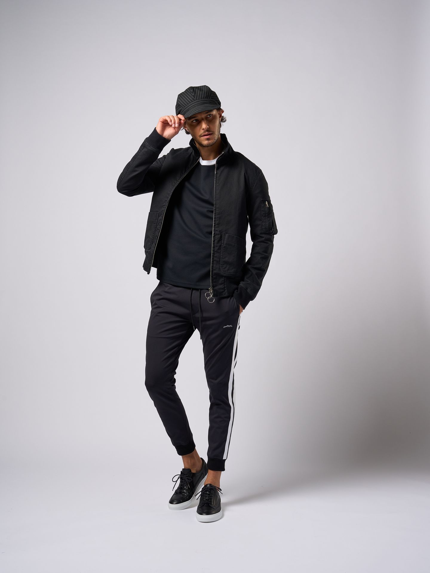【予約品9月19日 10時締め】 line track pants  / トラックパンツ / ブラック・ホワイト