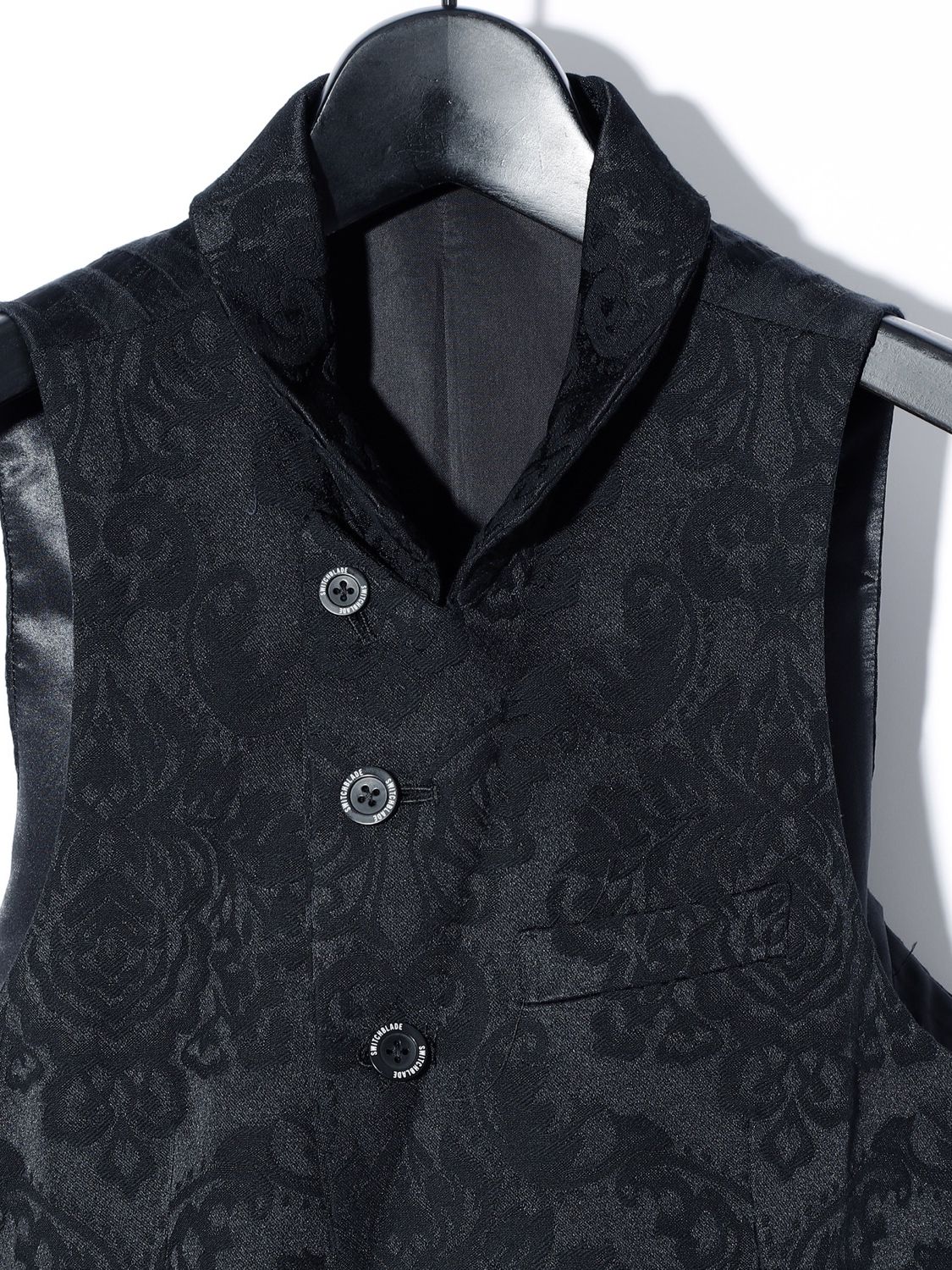 【予約完売】 PEAKED LAPEL JACQUARD VEST / BLACK / ベスト / BLACK