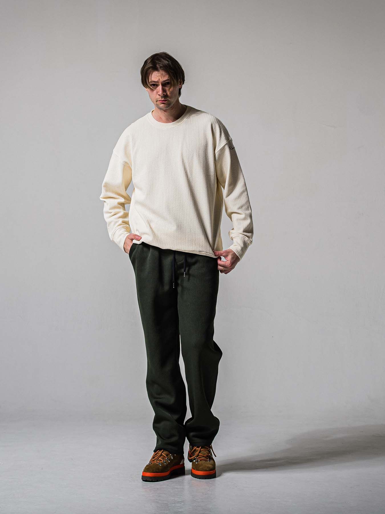 【予約品 11月16日(日) 締切】AZE  WIDE TUCK PANTS / 畔編みニット セミワイドシルエット ワンタック イージーパンツ / カーキ