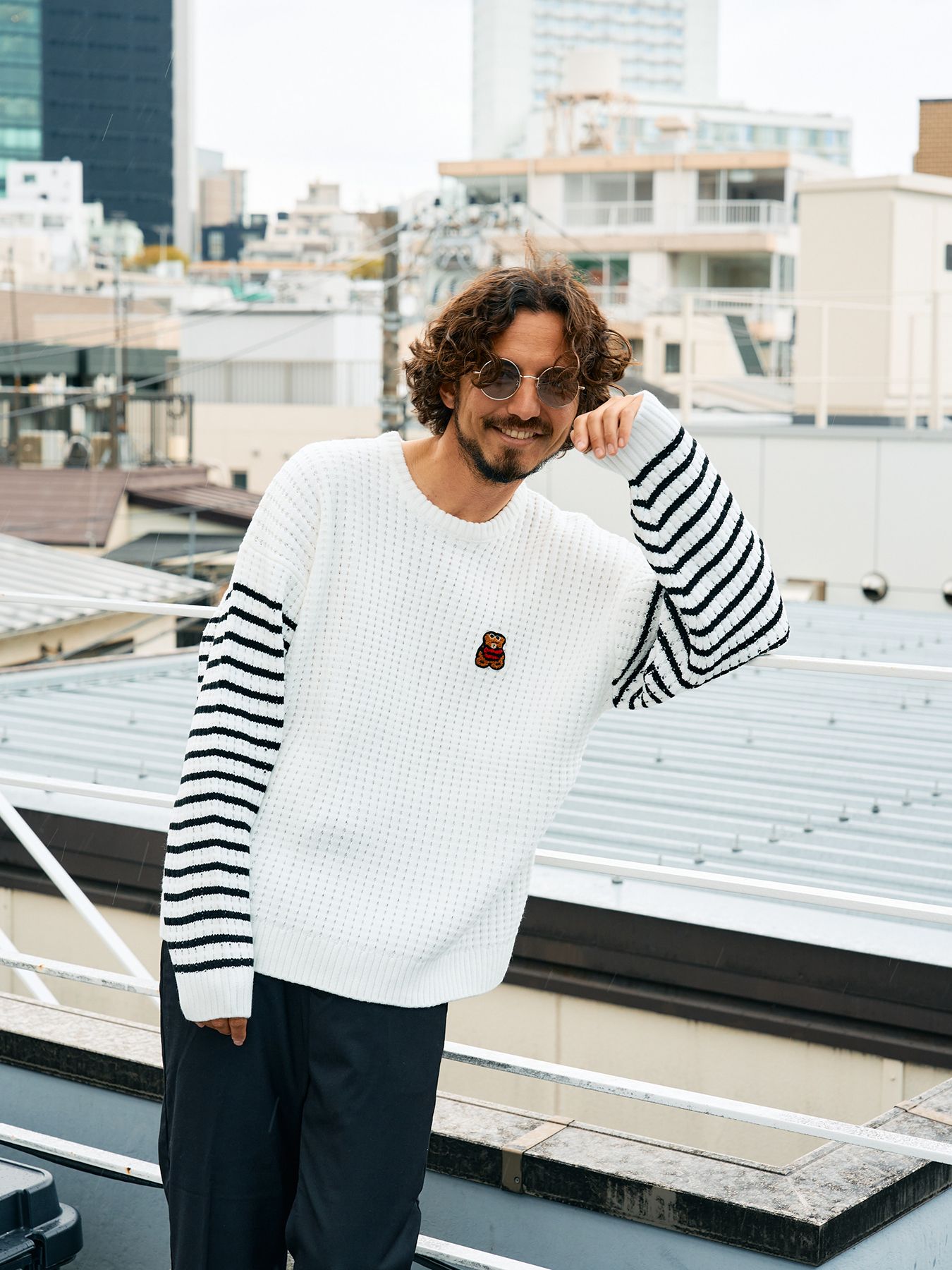【予約品 5月8日(木) AM10時 締切】 アクリルバルキービックワッフルボーダーカートベアワッペン ワイドシルエットプルオーバー / ホワイト