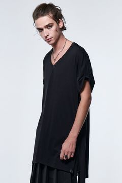 《予約品》 FlareV-T-Shirt / ブラック 【kiryuyrik】 2023年4月以降入荷予定