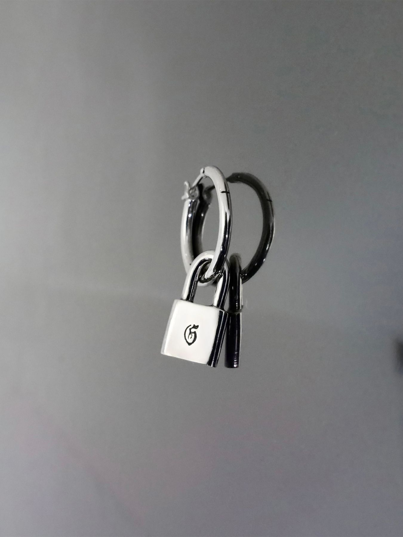 《受注生産》CROSS THIN HOOP [LARGE] with PADLOCK / クロスシンフープ ・Lウィズ パドロック / 注文から1～2週間後入荷予定
