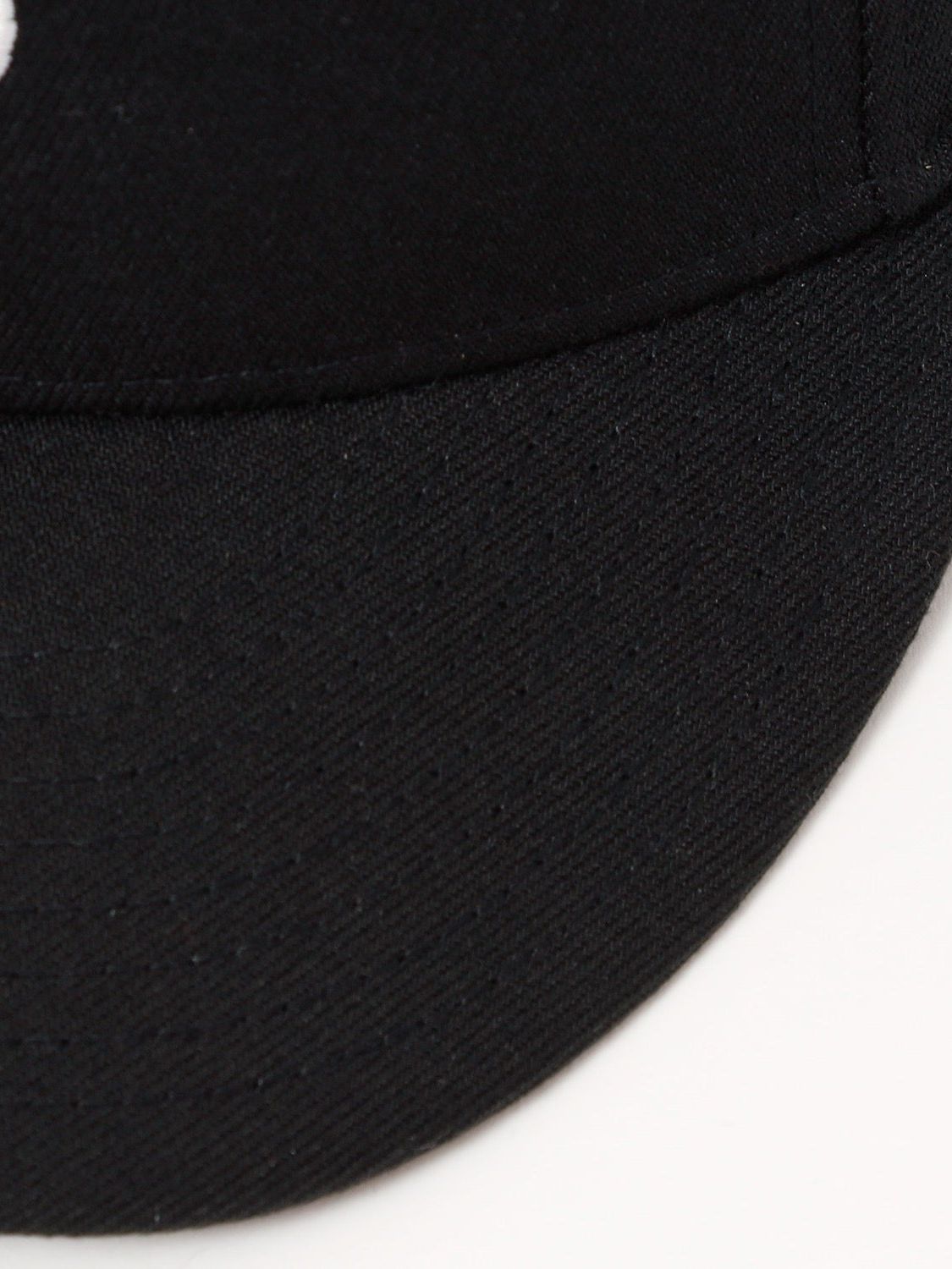 SWITCHBLADE × NEW ERA® ORNATE S BASEBALL CAP / BLACK 1501971-BLACK-FREE