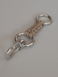 《予約品》 LEATHER BRAID HOOK CARABINER / キーホルダー / キャメル 【Iroquois.SENTI】