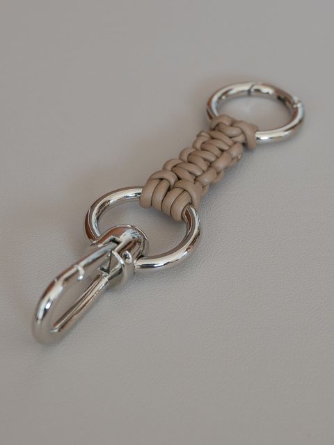 《予約品》 LEATHER BRAID HOOK CARABINER / キーホルダー / キャメル 【Iroquois.SENTI】