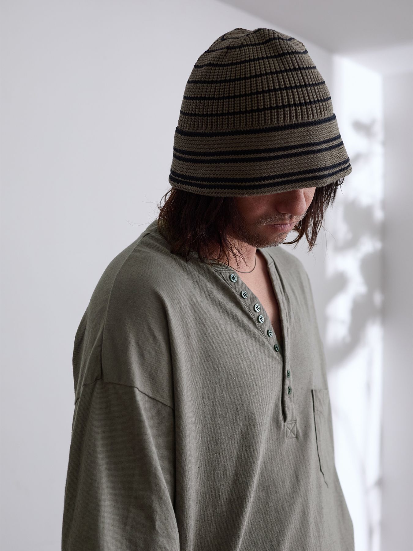 新品 エゴトリッピング QUENCH ヘンリーネック 46 EGO TRIPPING - QUENCH / ヘンリーネックTシャツ / ブラック | BRYAN