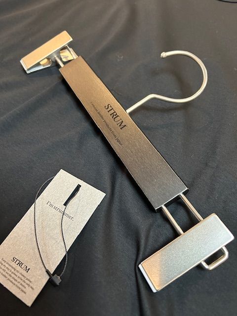 限定パンツハンガー1.3cm巾 STRUMロゴ入りウッドハンガー