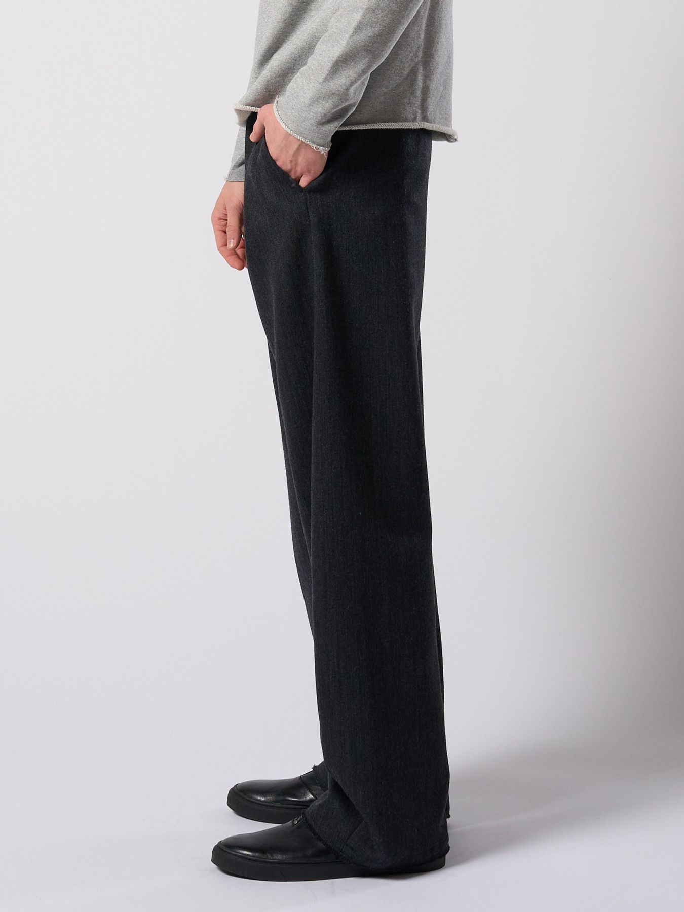 【予約品 4月19日(日) 18時締切】venetian stripe wide banana slacks / ヴェネツィアン ストライプ ワイドバナナスラックス / チャコール