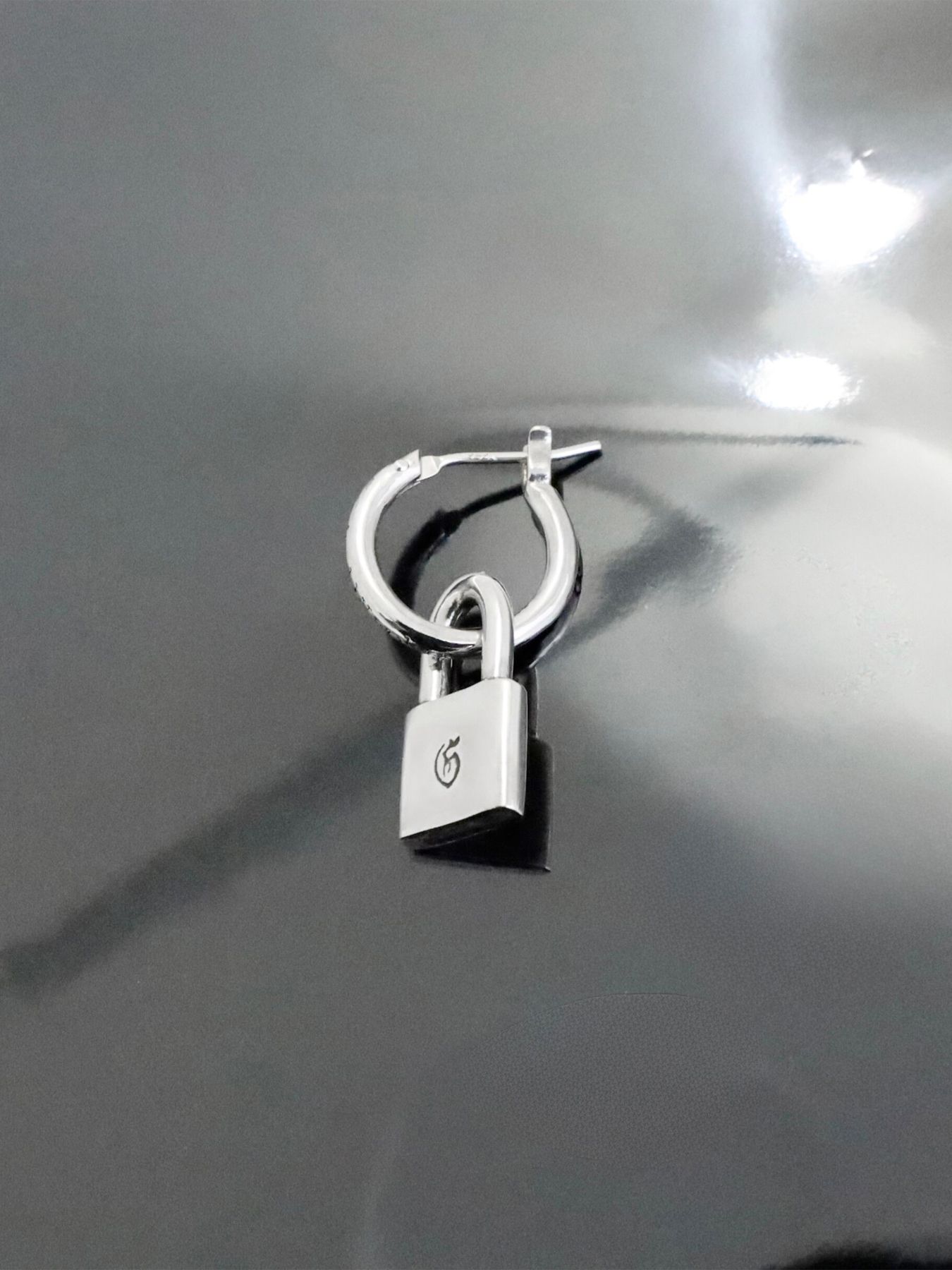 《受注生産》THIN HOOP raised by wolves with PADLOCK / レイズド・バイ・ウルヴス シンフープ ウィズ パドロック / 注文から1～2週間後入荷予定