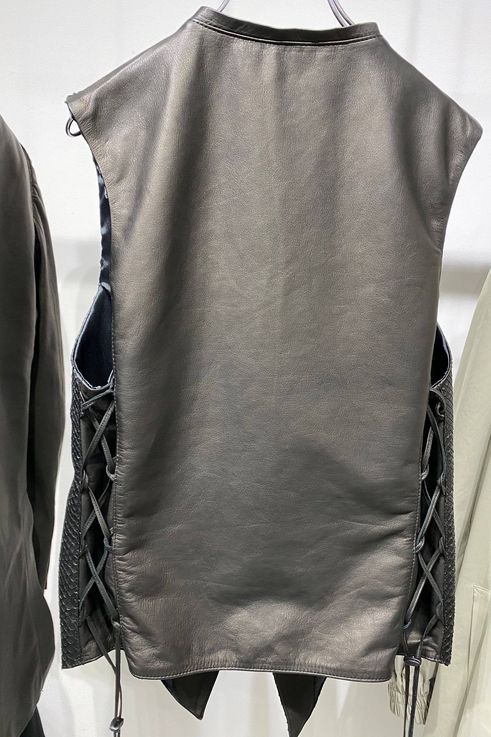 《予約品》パイソンレースアップベスト PythonLaceUpVest / ブラック 【kiryuyrik】 2023年3月以降入荷予定