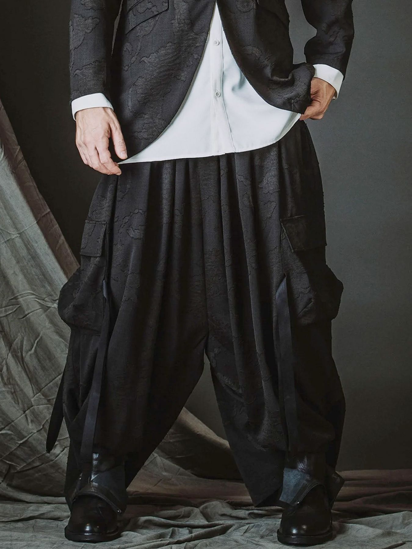 フラッタリングカーゴトラウザーズ / フラワー【NO ID.】