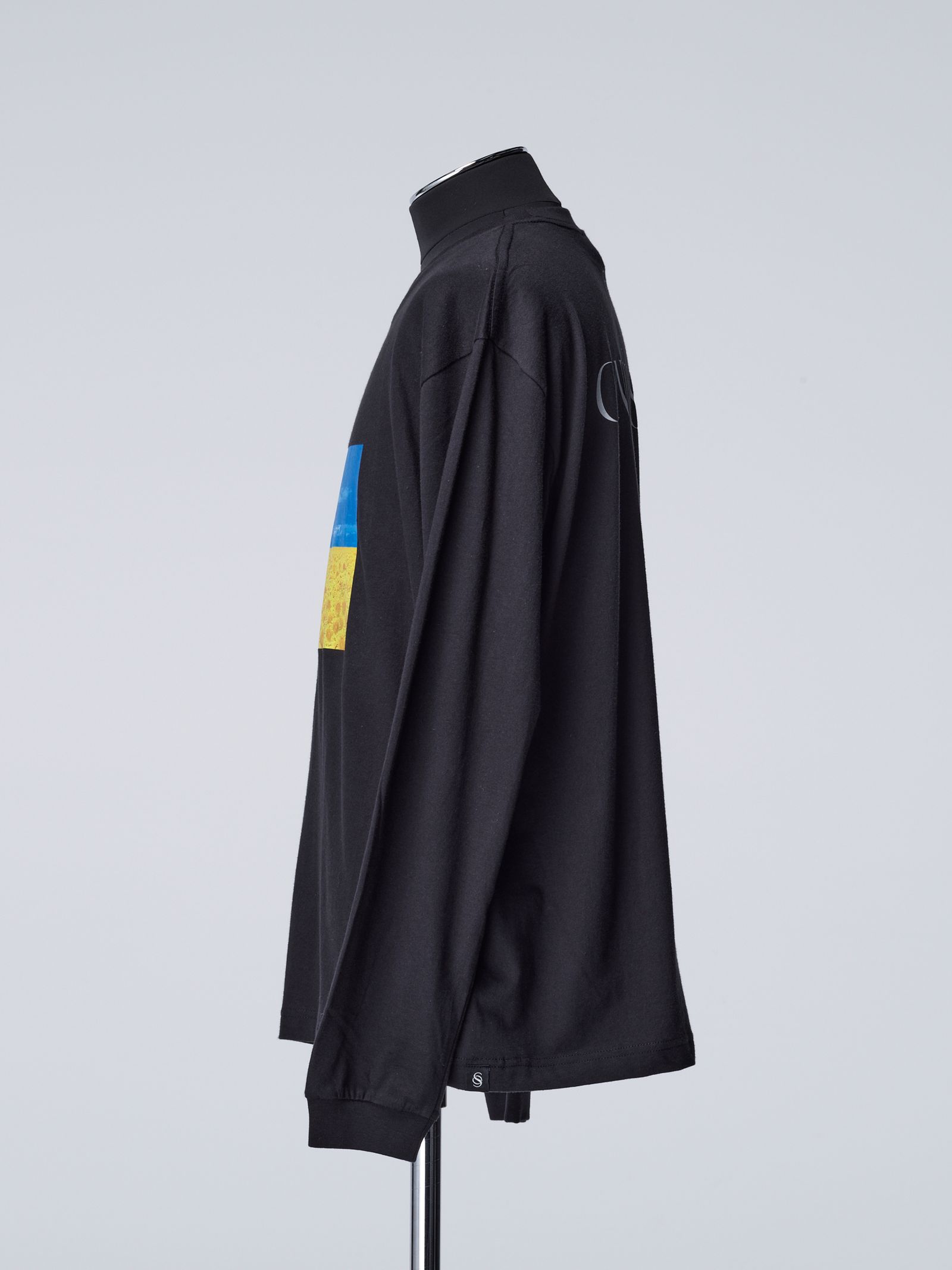《予約品》 UKRAINE-CharityLongSleevesT-Shirt / 長袖Tシャツ  / ブラック 【THE ONENESS】 4月中入荷予定