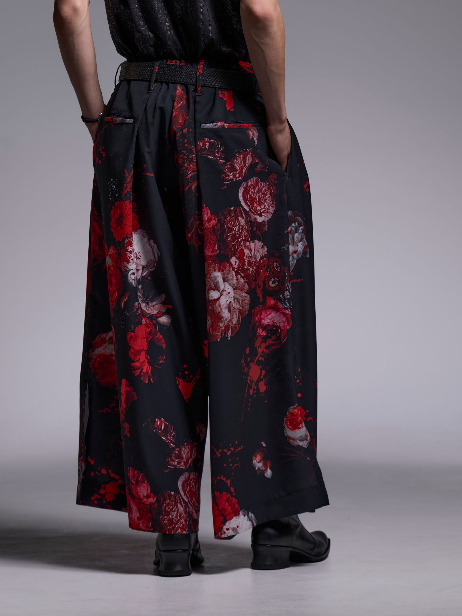 【予約品 1月4日(日) 締切】Wide Tuck Slacks / ワイドタックスラックス / ブラックフローラ