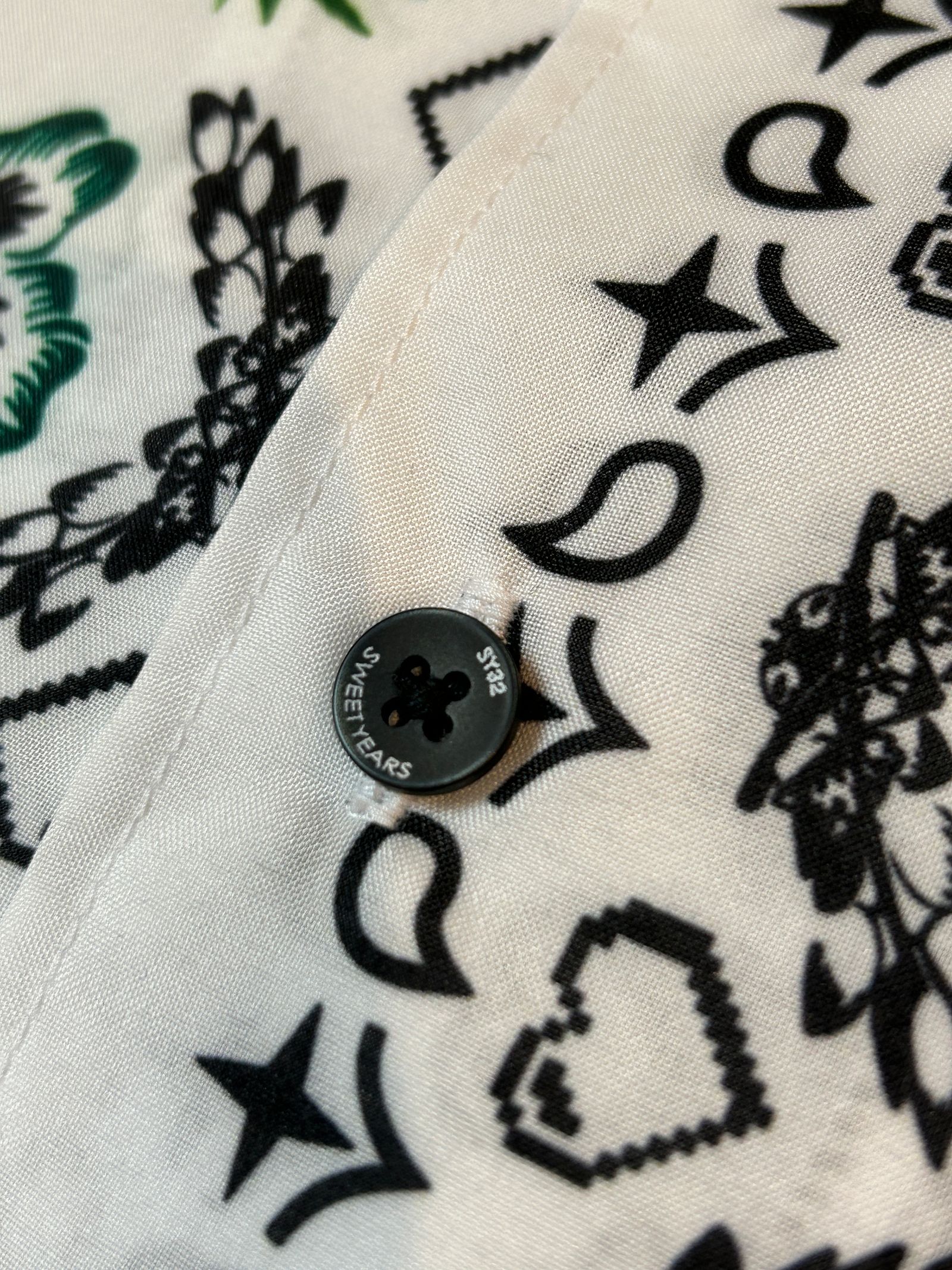 BANDANNA GRAPHIC SHIRTS ホワイト【SY32 by SWEET YEARS 】
