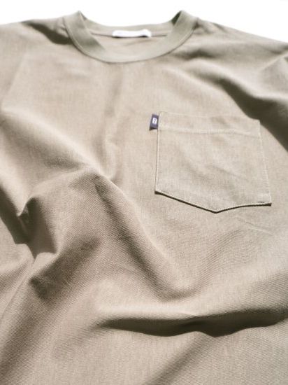 タックボタンプリントTシャツ / グレー