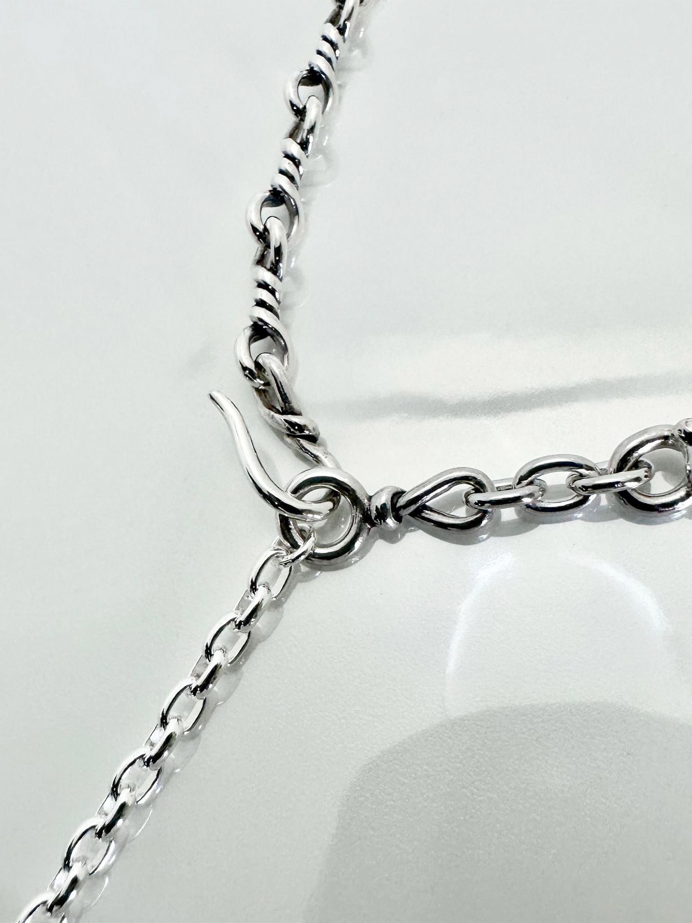 《受注生産》OPEN CROSS & TWIST CHAIN NECKLACE with PADLOCK pink silver / オープンクロス＆ツイストチェーンネックレス ウィズピンクシルバーパドロック / 注文から5～8週間後入荷予定