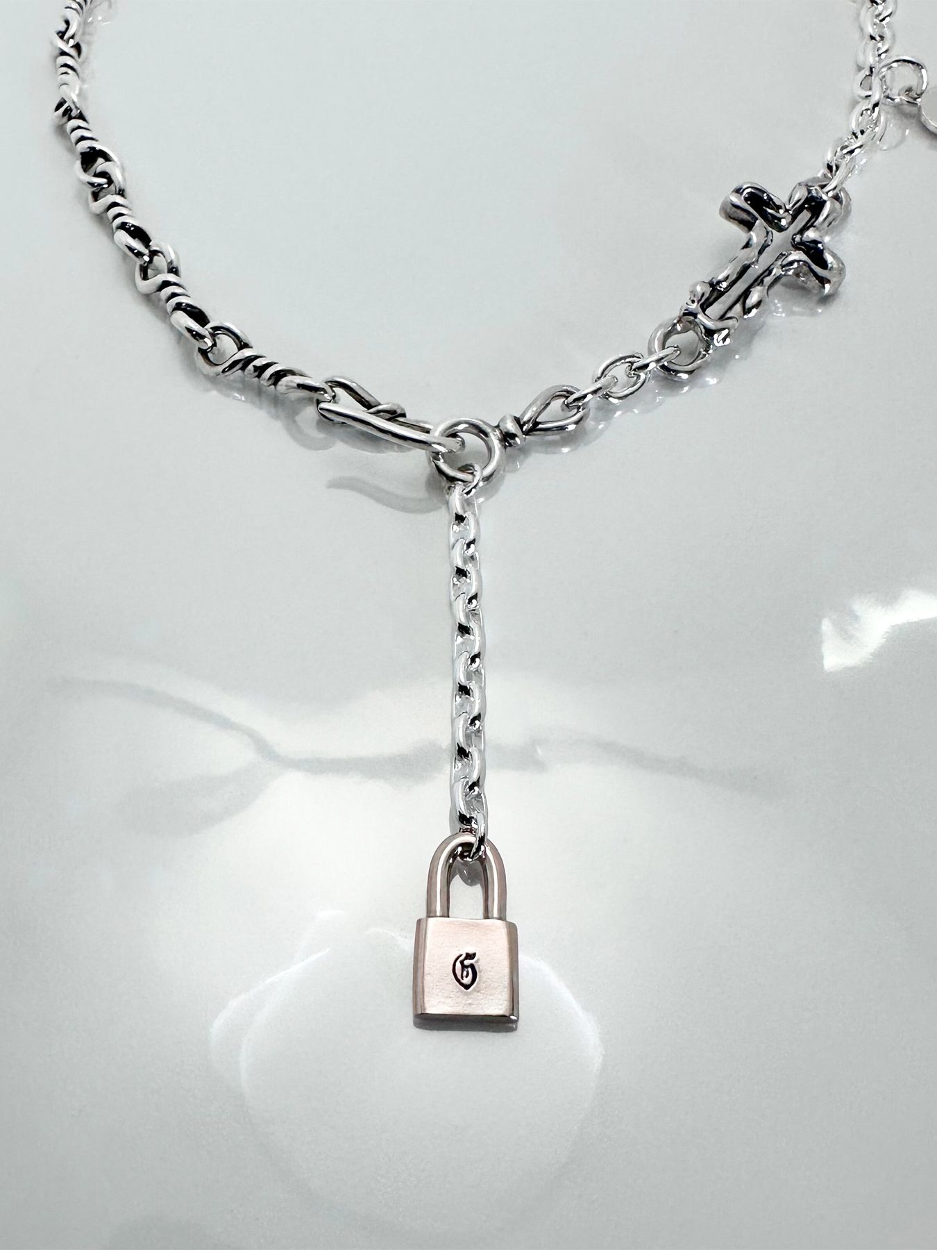 《受注生産》OPEN CROSS & TWIST CHAIN NECKLACE with PADLOCK pink silver / オープンクロス＆ツイストチェーンネックレス ウィズピンクシルバーパドロック / 注文から5～8週間後入荷予定