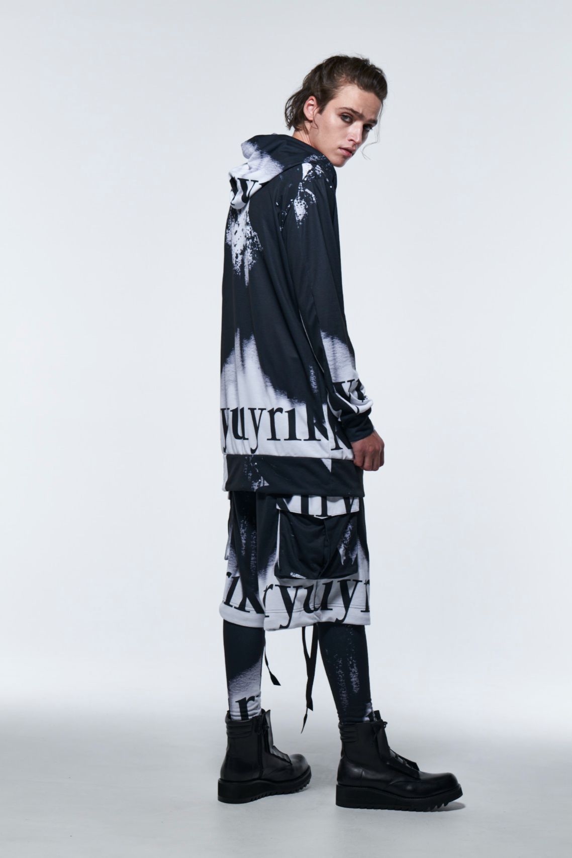 《予約品》 FlareShortCargoPants / ブラック＆ホワイト 【kiryuyrik】 2023年2月以降入荷予定