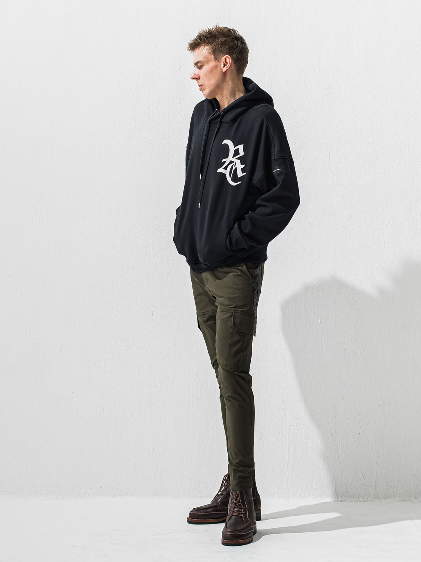 【予約品 9月6日(日) 締切】RC VELOURS FLEECE HOODIE / RCレザーワッペン 裏起毛 ルーズフーディー / ブラック