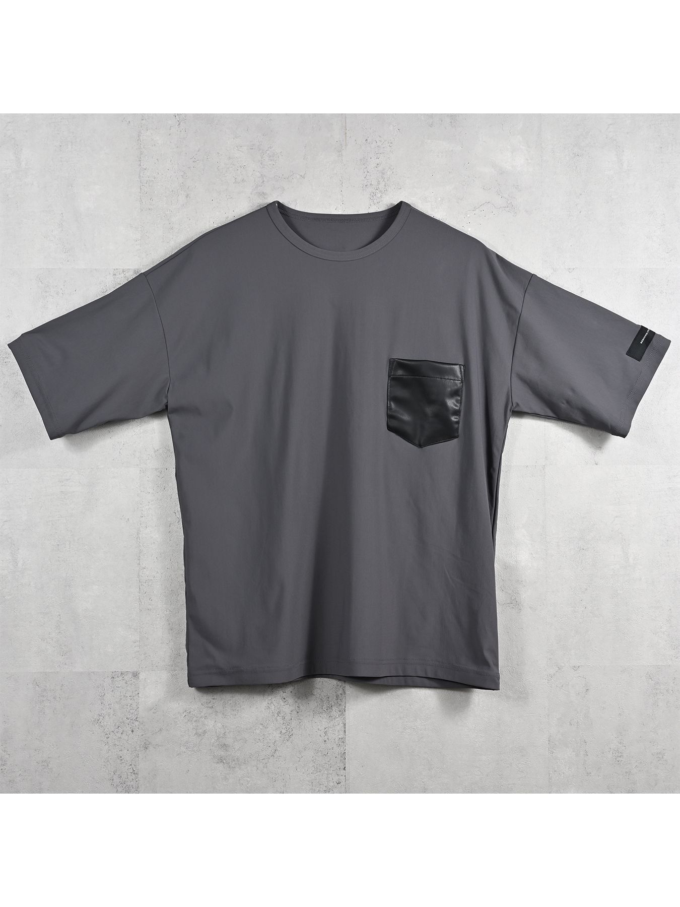 【予約品 11月16日(日) 締切】LEATER POCKET OVER NYLON T / エコレザーポケット ルーズTシャツ / グレー