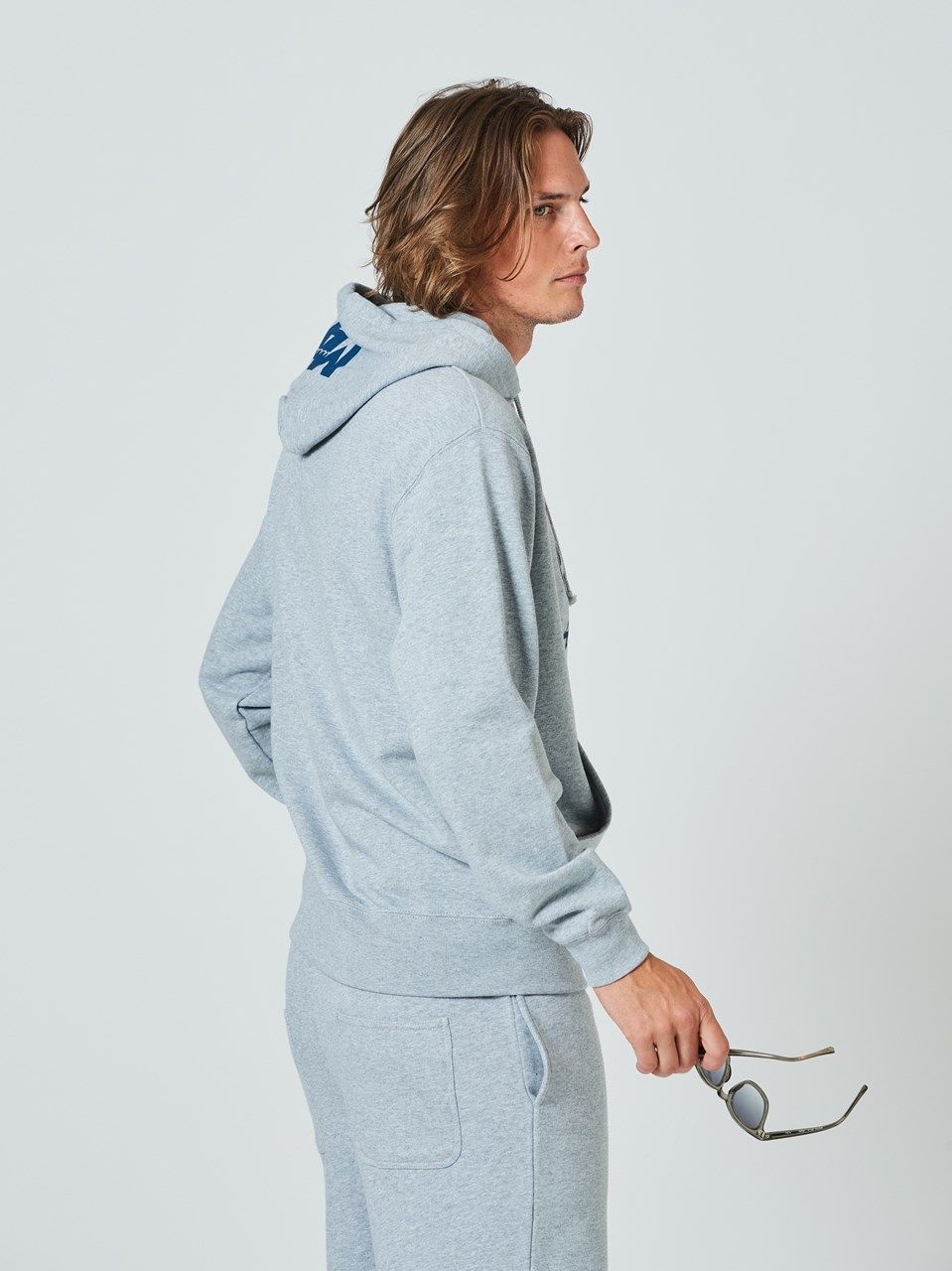(予約品2023年10月19日18時締め) muta Script Logo Hooded Sweatshirts / フードスウェット / グレー 【Acanthus×muta】