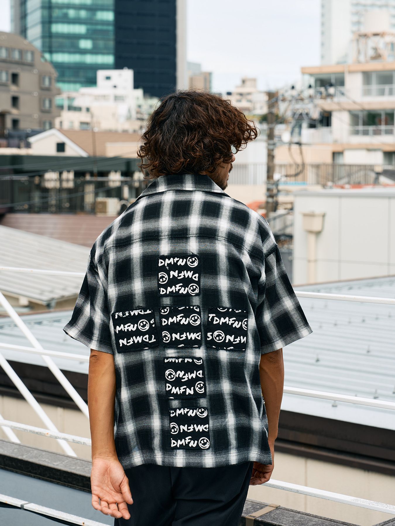 【予約品 10月16日(木) 締切】コットンオンブレーチェック クロスロゴ パッチワーク SSシャツ / ブラック