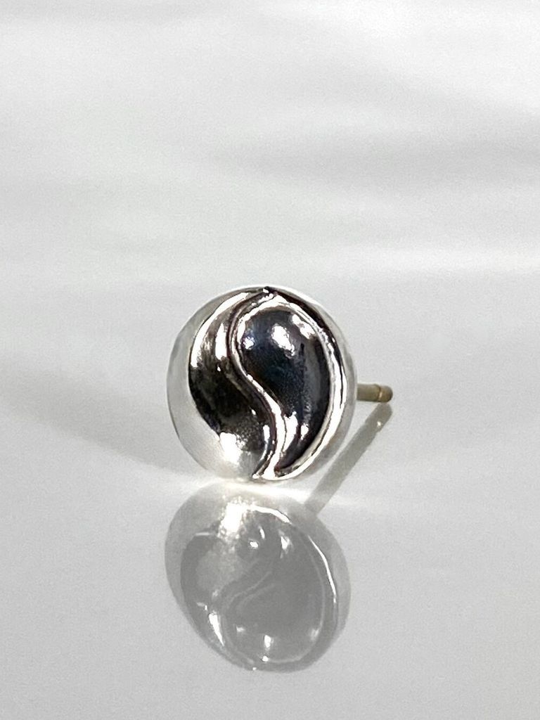《受注生産》 YIN YANG STUD ピアス / 注文から2～3週間後入荷予定