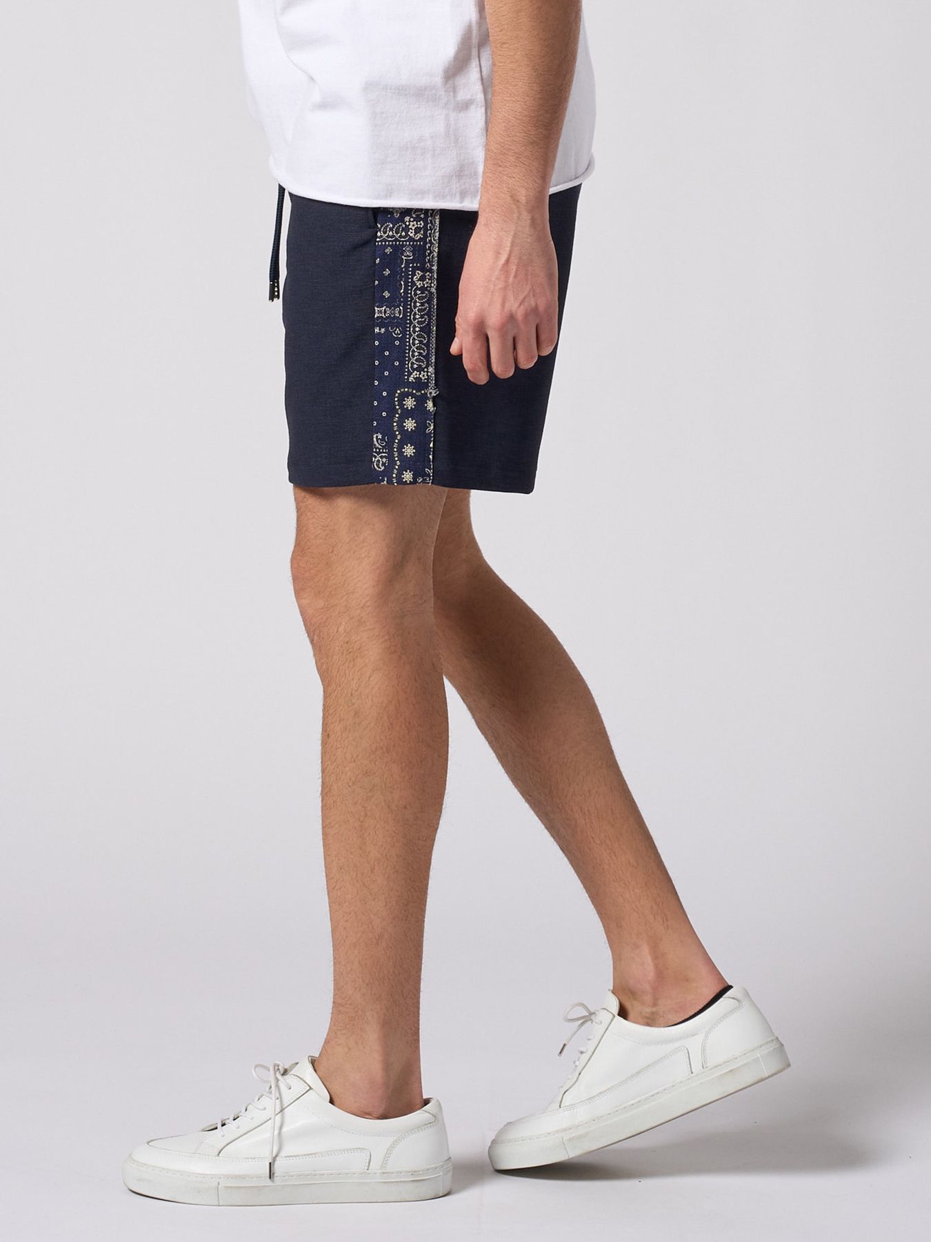 【予約品 1月25日(日) 締切】bandana print panel shorts / バンダナプリントパネル ショーツ / ネイビー