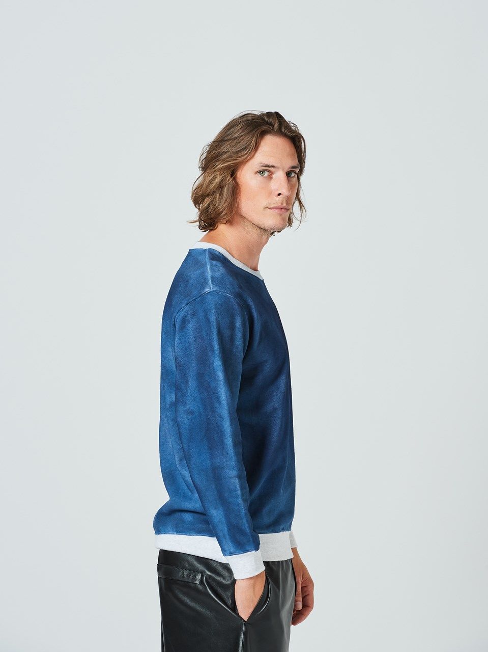 (予約品2023年10月19日18時締め) Spray Dye Crewneck Sweatshirt / プルオーバー / ネイビー