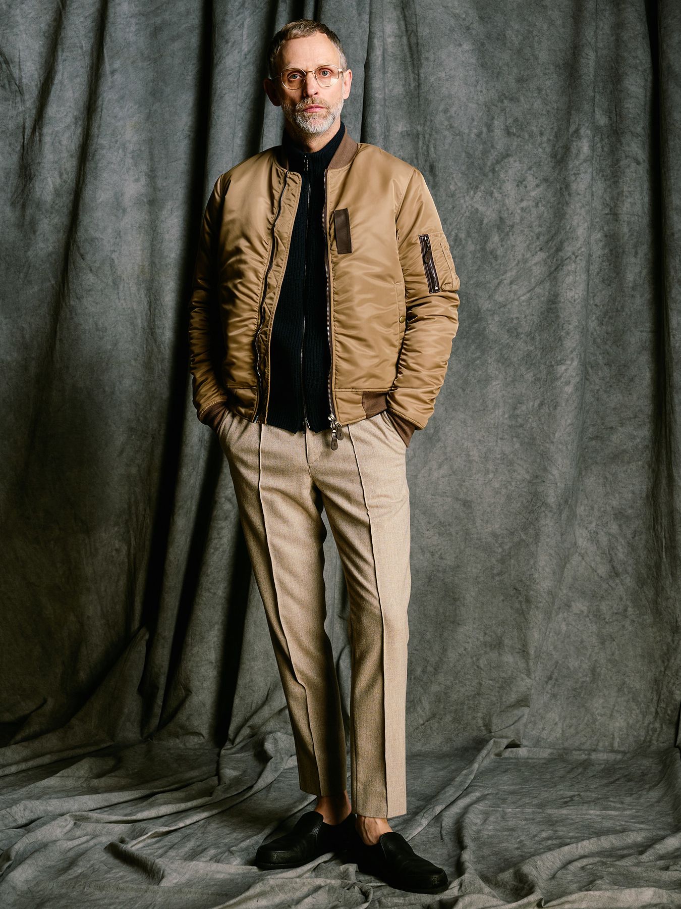 【予約品 4月19日(日) 18時締切】comfort pin-tuck slim slacks / コンフォート ピンタック スリムスラックス / ネイビー