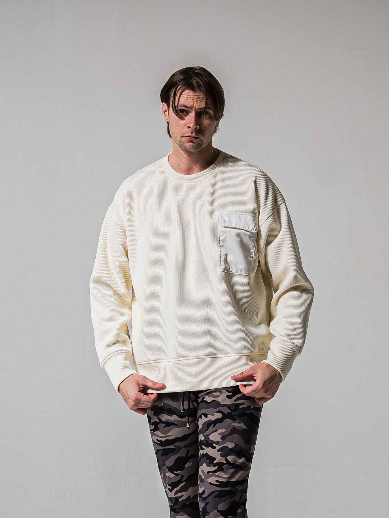 【予約品 11月16日(日) 締切】AZE MILITARY DROP TRAINER / 畔編みニット トレーナー / オフ