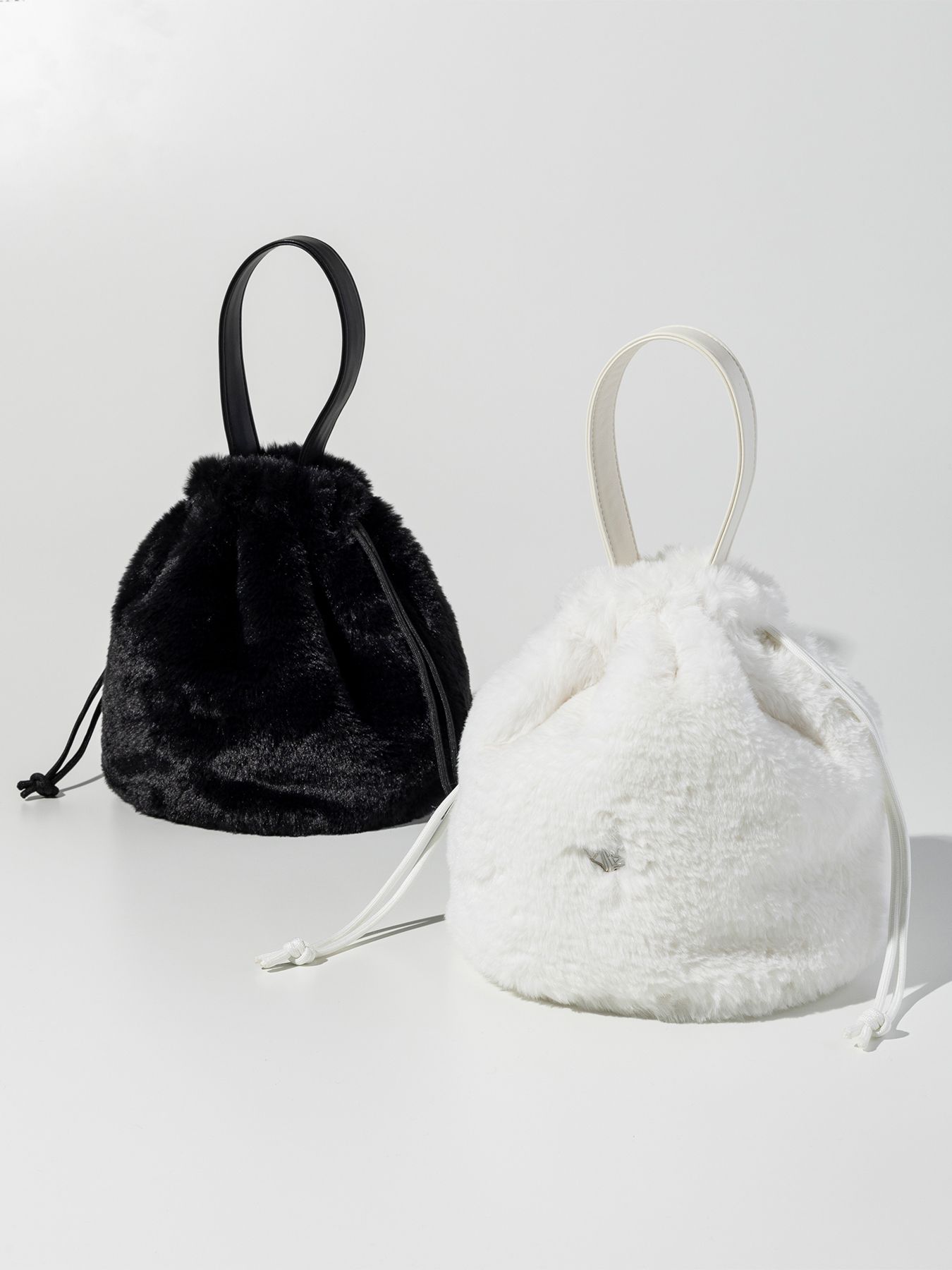 FUR DRAWSTRING BAG / ブラック
