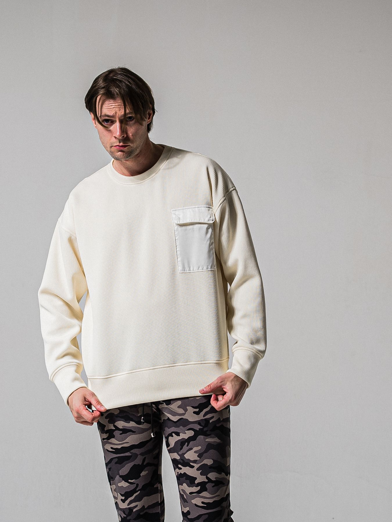 【予約品 11月16日(日) 締切】AZE MILITARY DROP TRAINER / 畔編みニット トレーナー / オフ