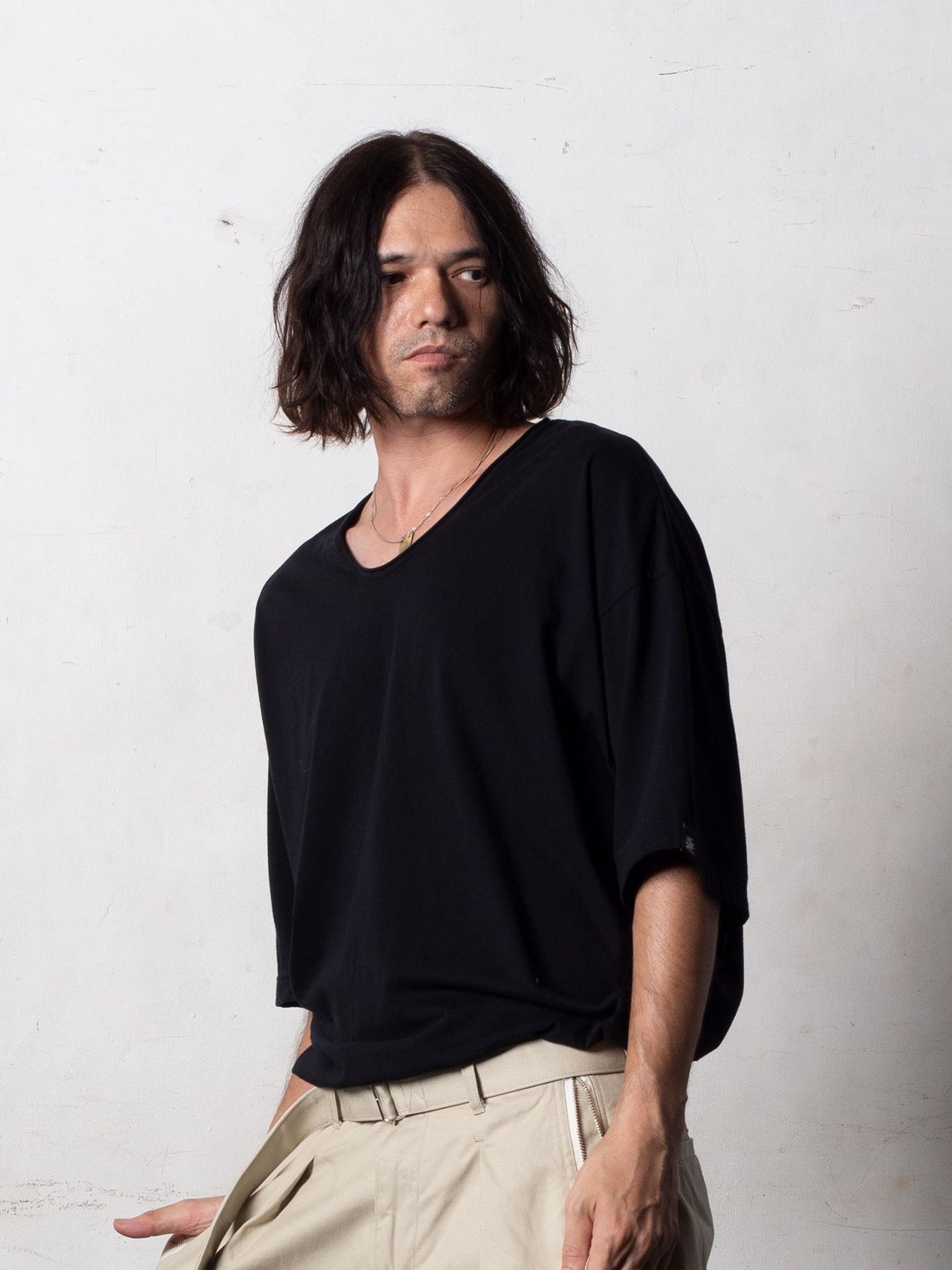 CREWNOT / VネックTシャツ / ブラック