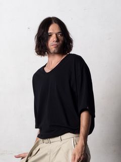 CREWNOT / VネックTシャツ / ブラック