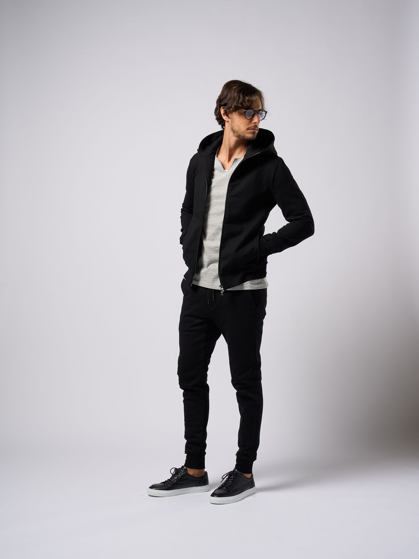 【予約品9月19日 10時締め】 basic zip-up parka  / ジップパーカー / ブラック