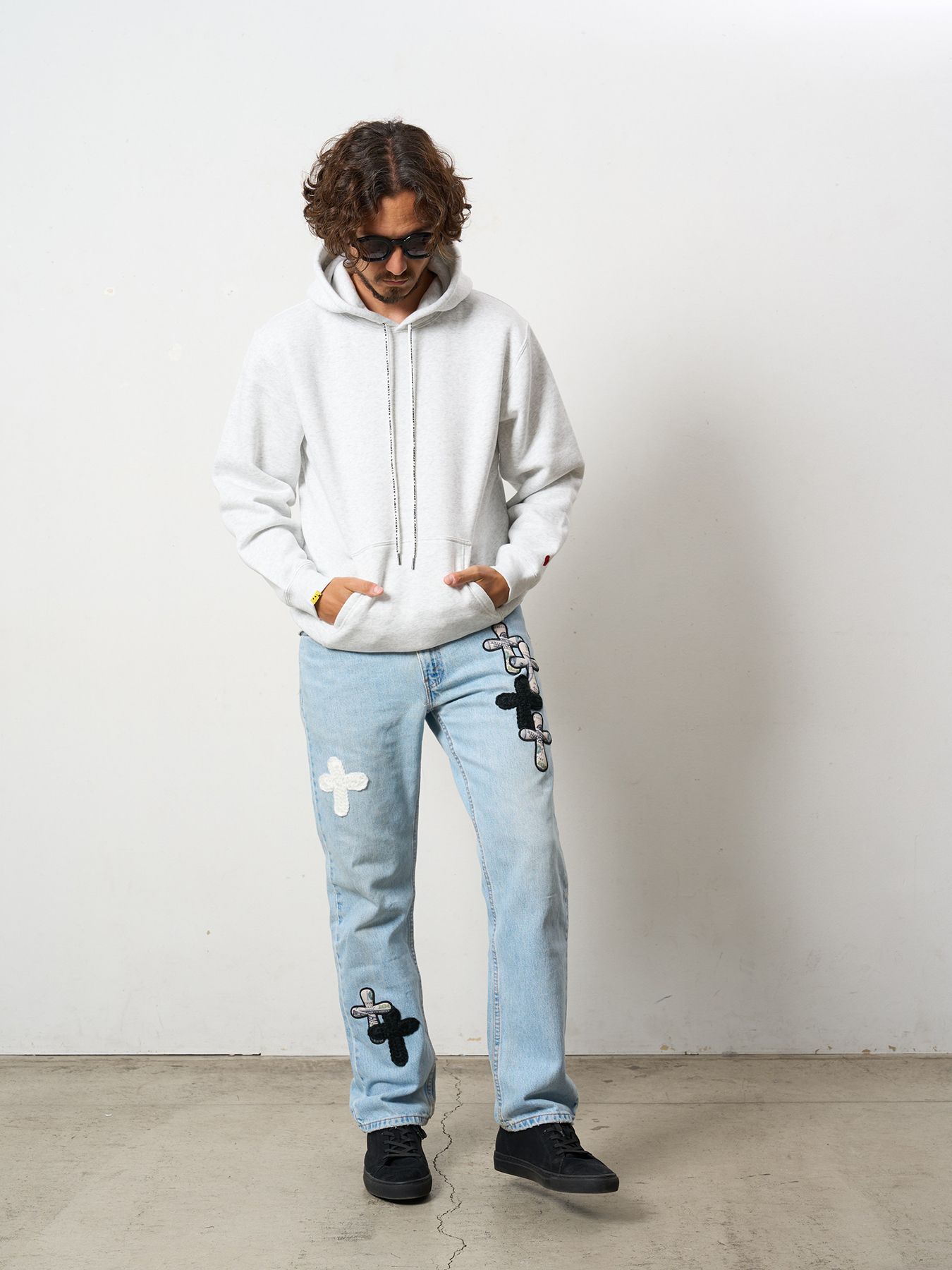 【予約品 5月8日(木) AM10時 締切】 TC裏毛起毛 PEACE AFTER DEATH&マルチパッチワーク プルパーカー / アッシュ