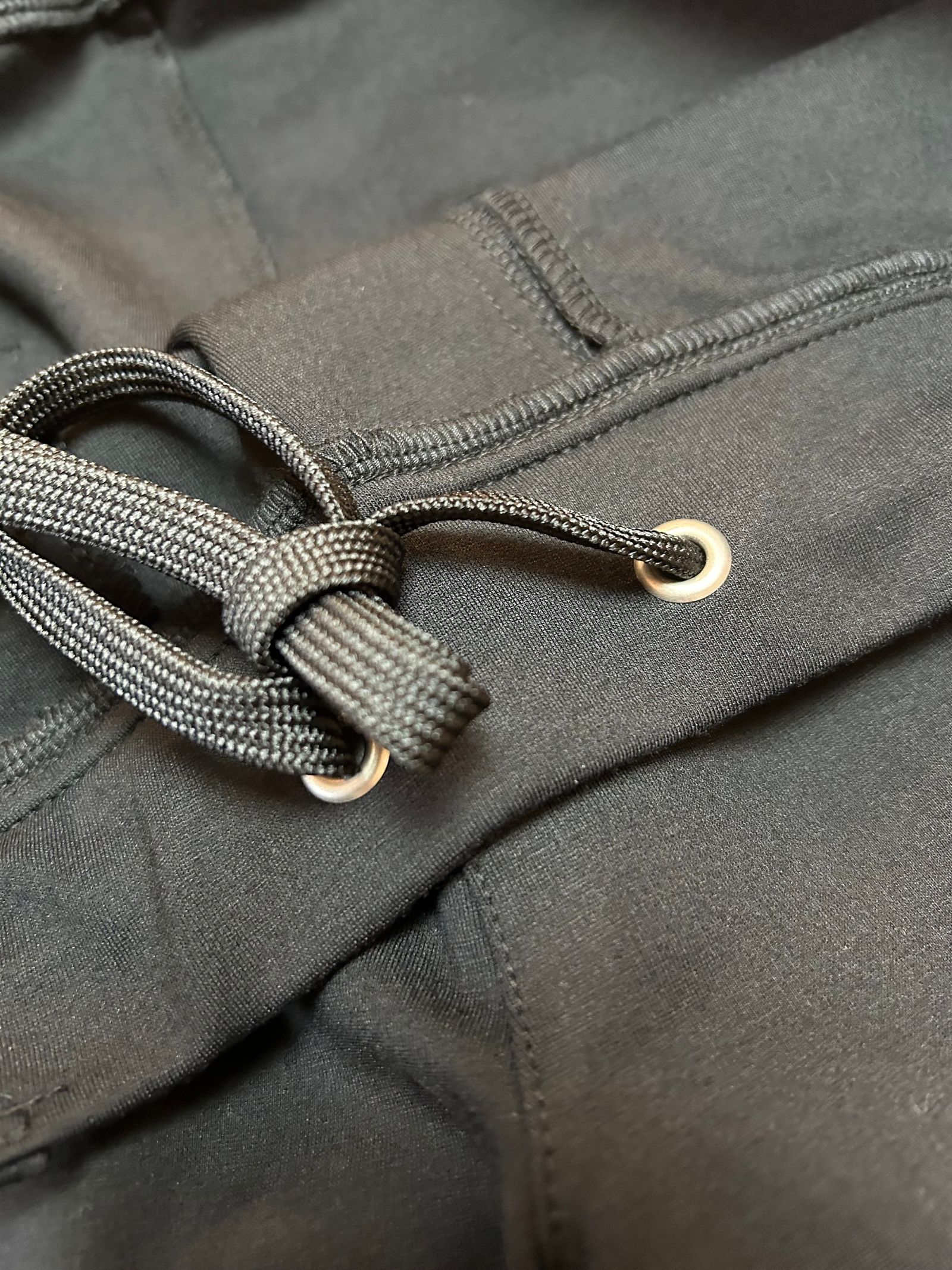 ERIC EASY PANTS セミルーズフィット パンツブラック